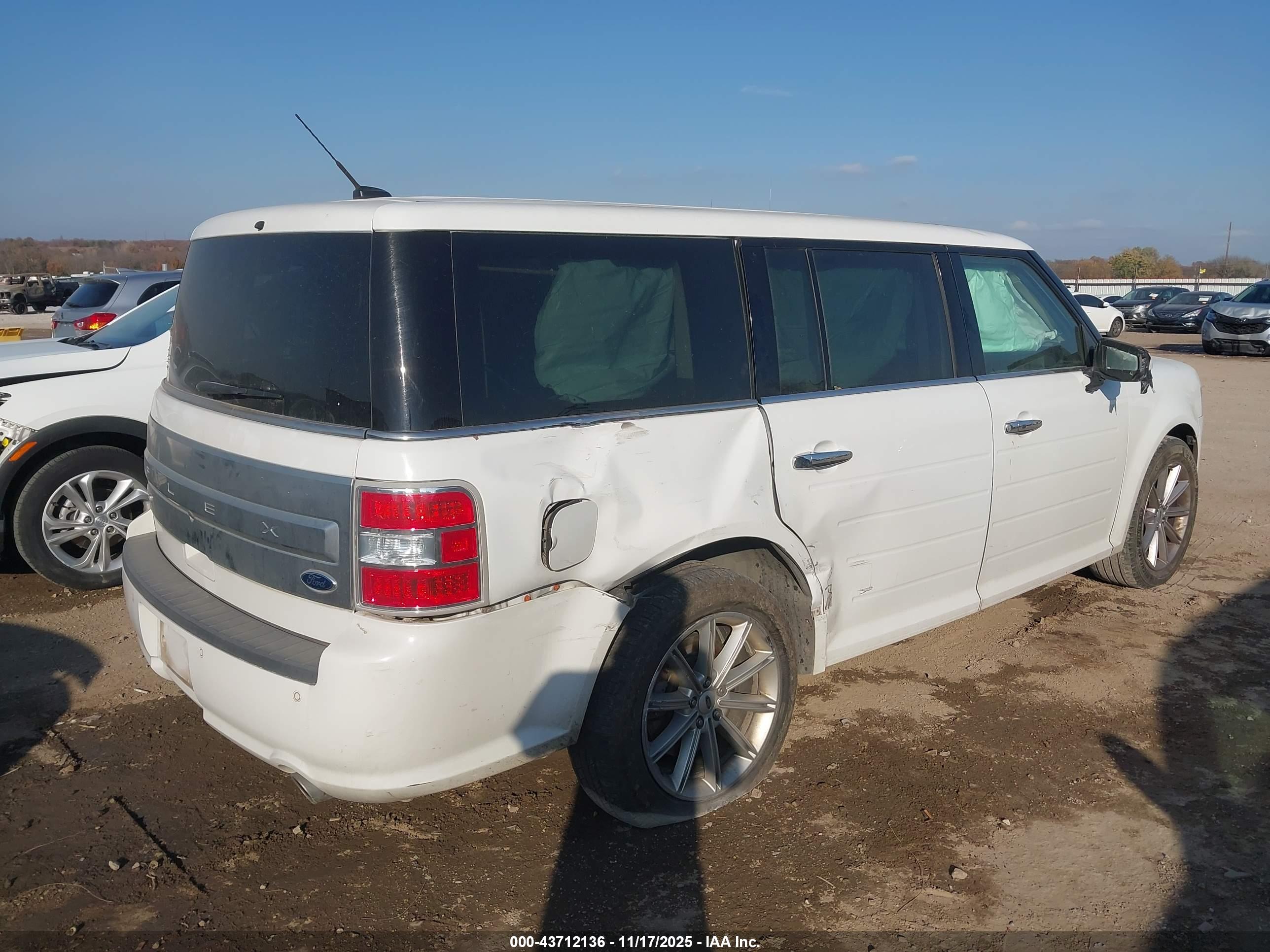 FORD FLEX image 4