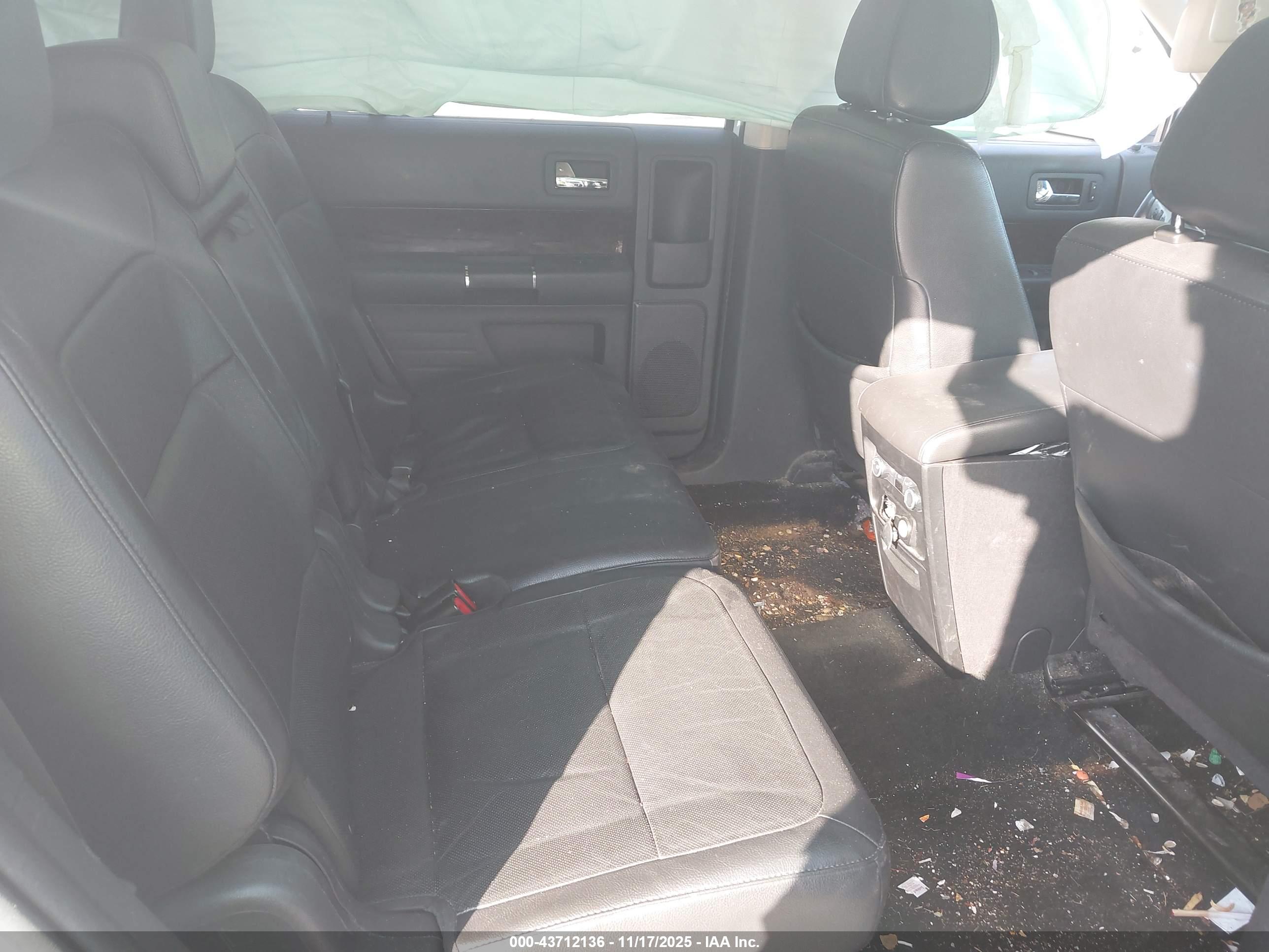 FORD FLEX image 8