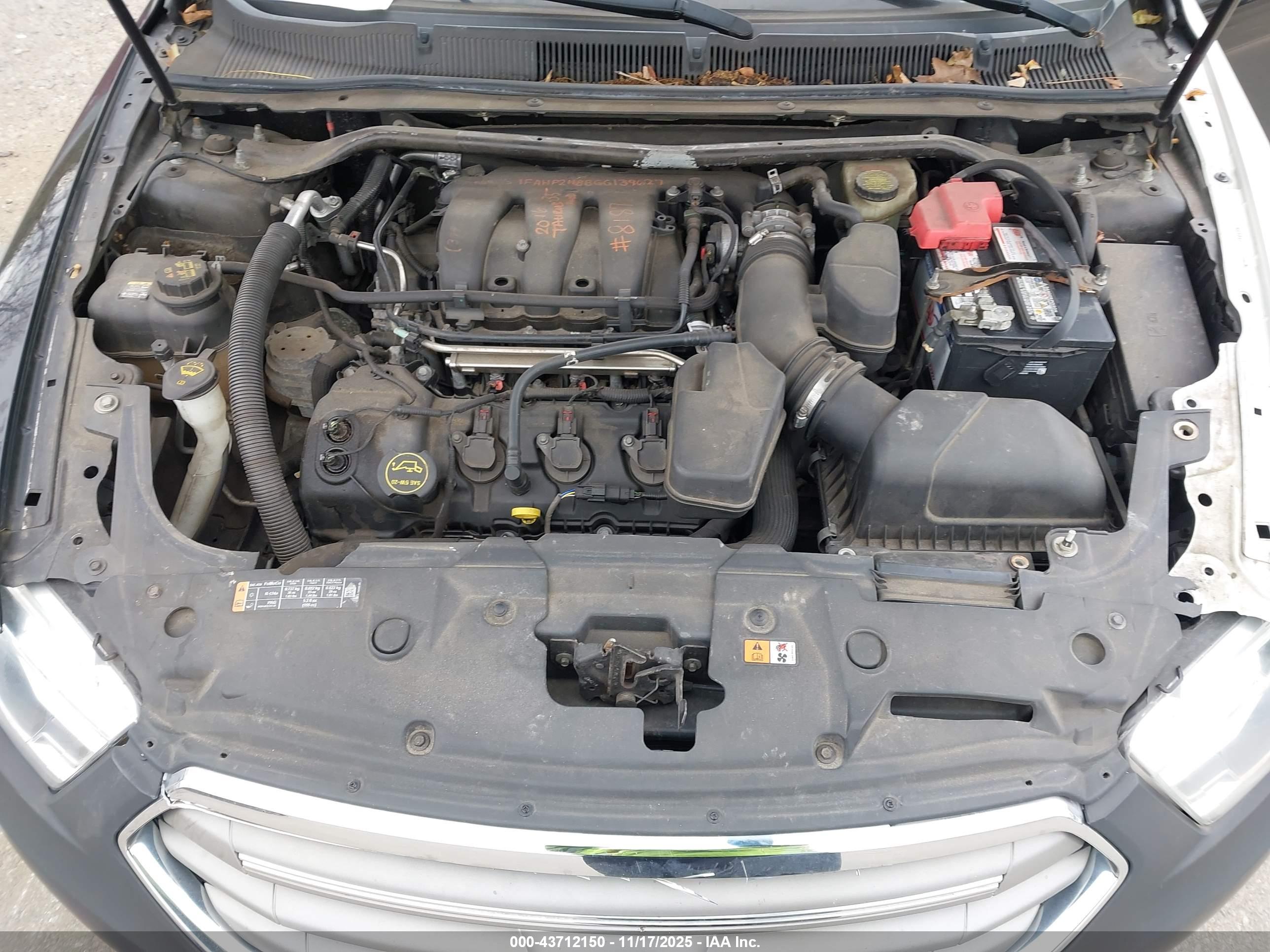 FORD TAURUS image 10