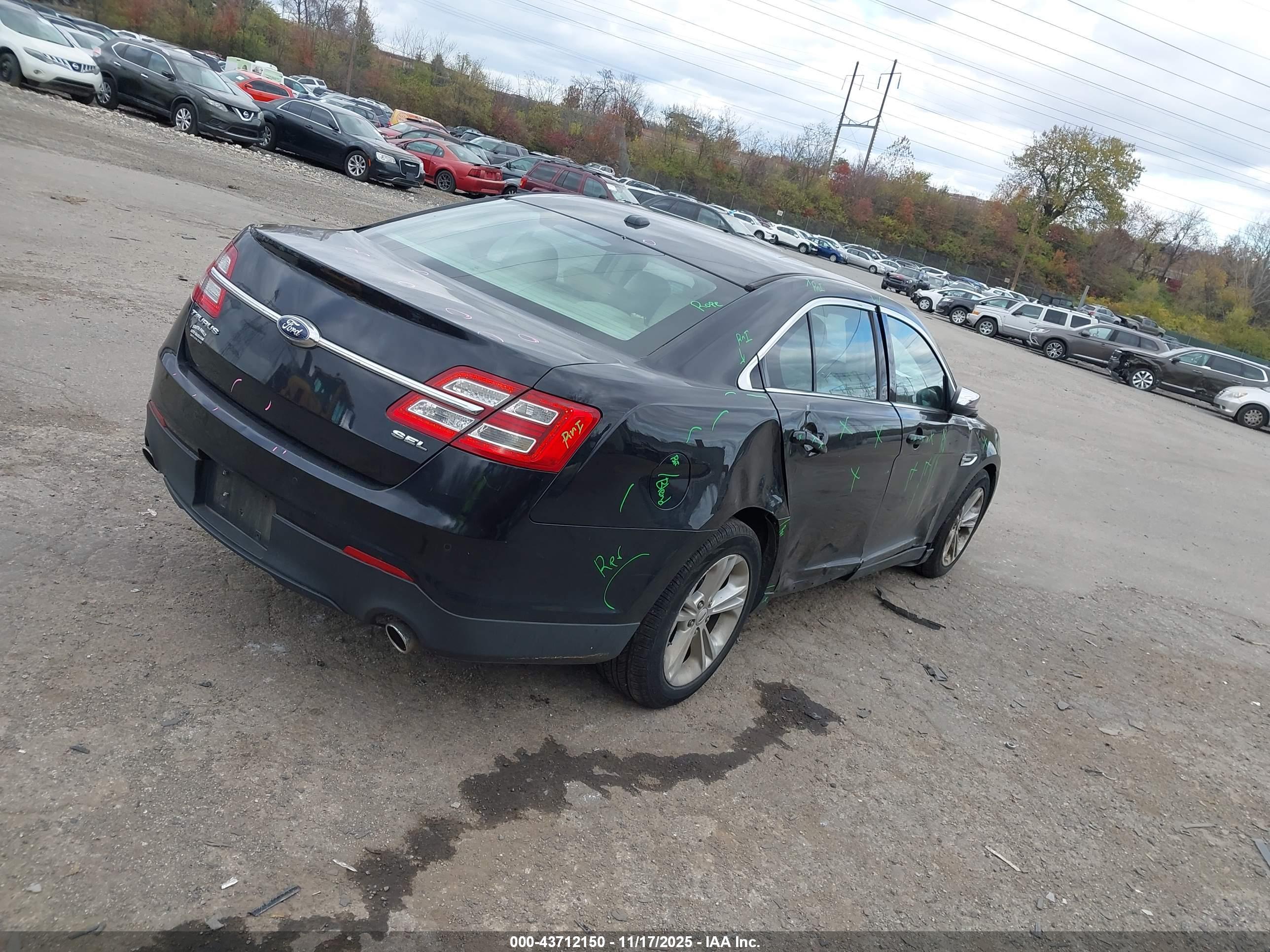 FORD TAURUS image 4