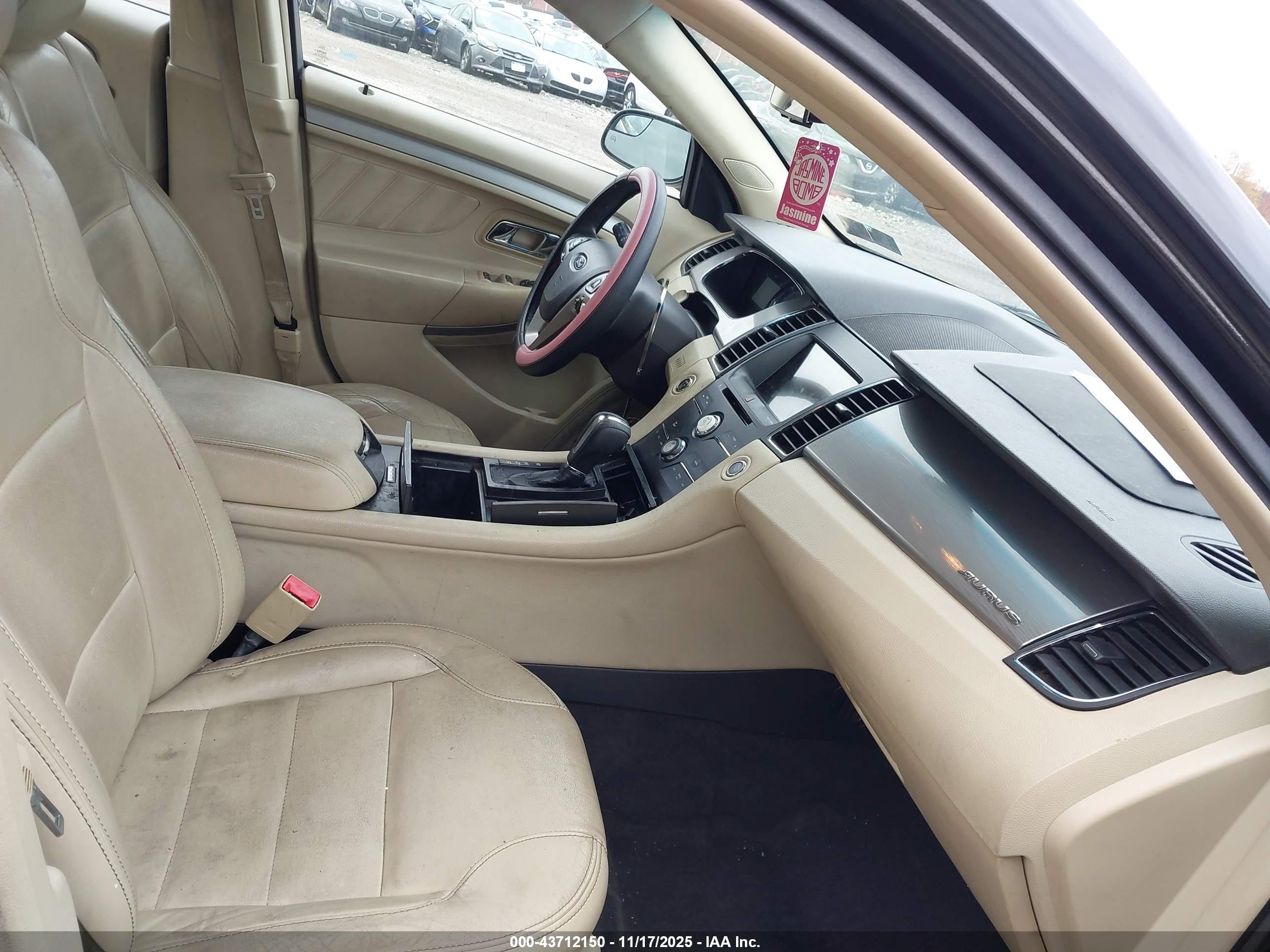 FORD TAURUS image 5