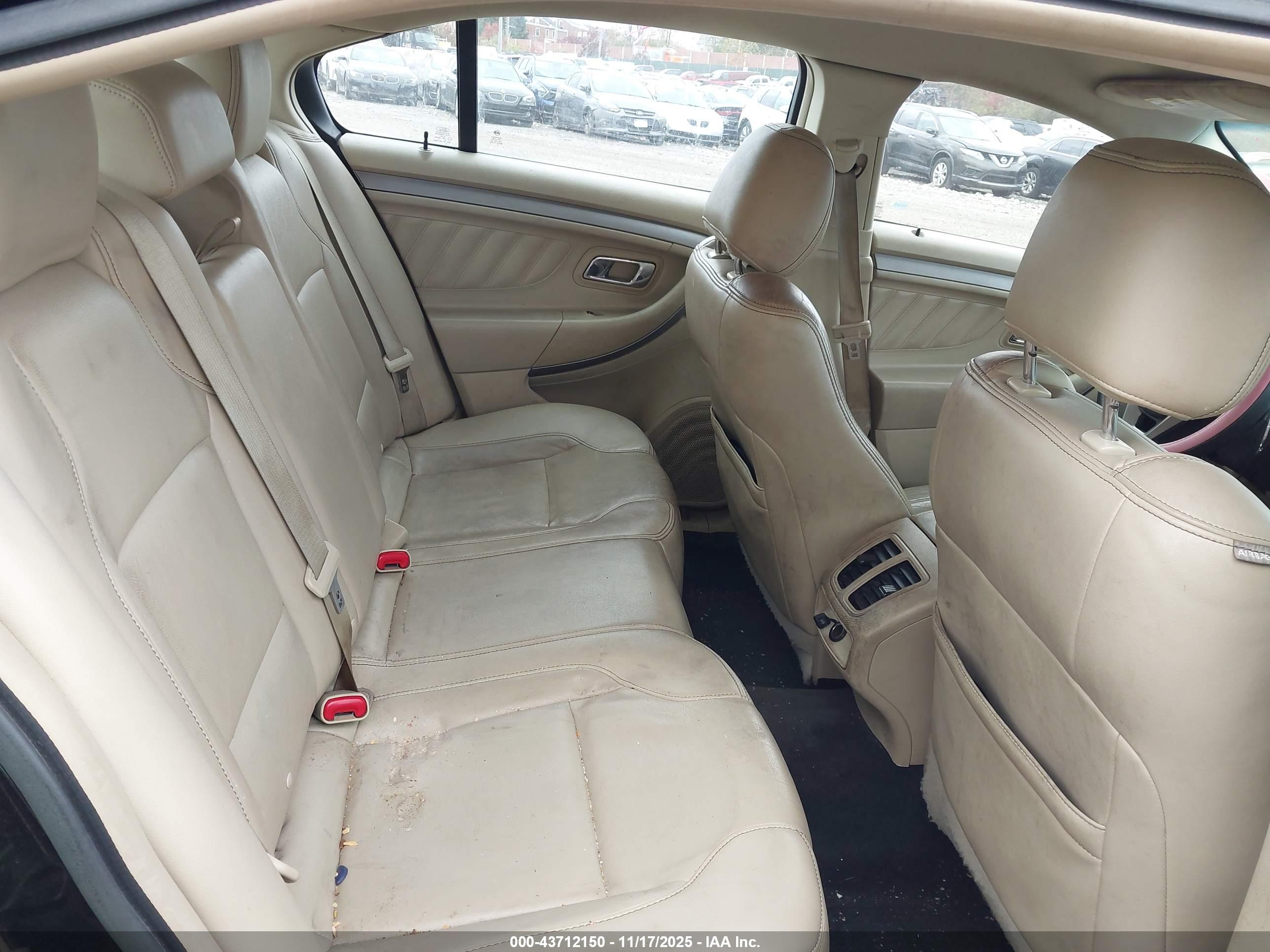 FORD TAURUS image 8