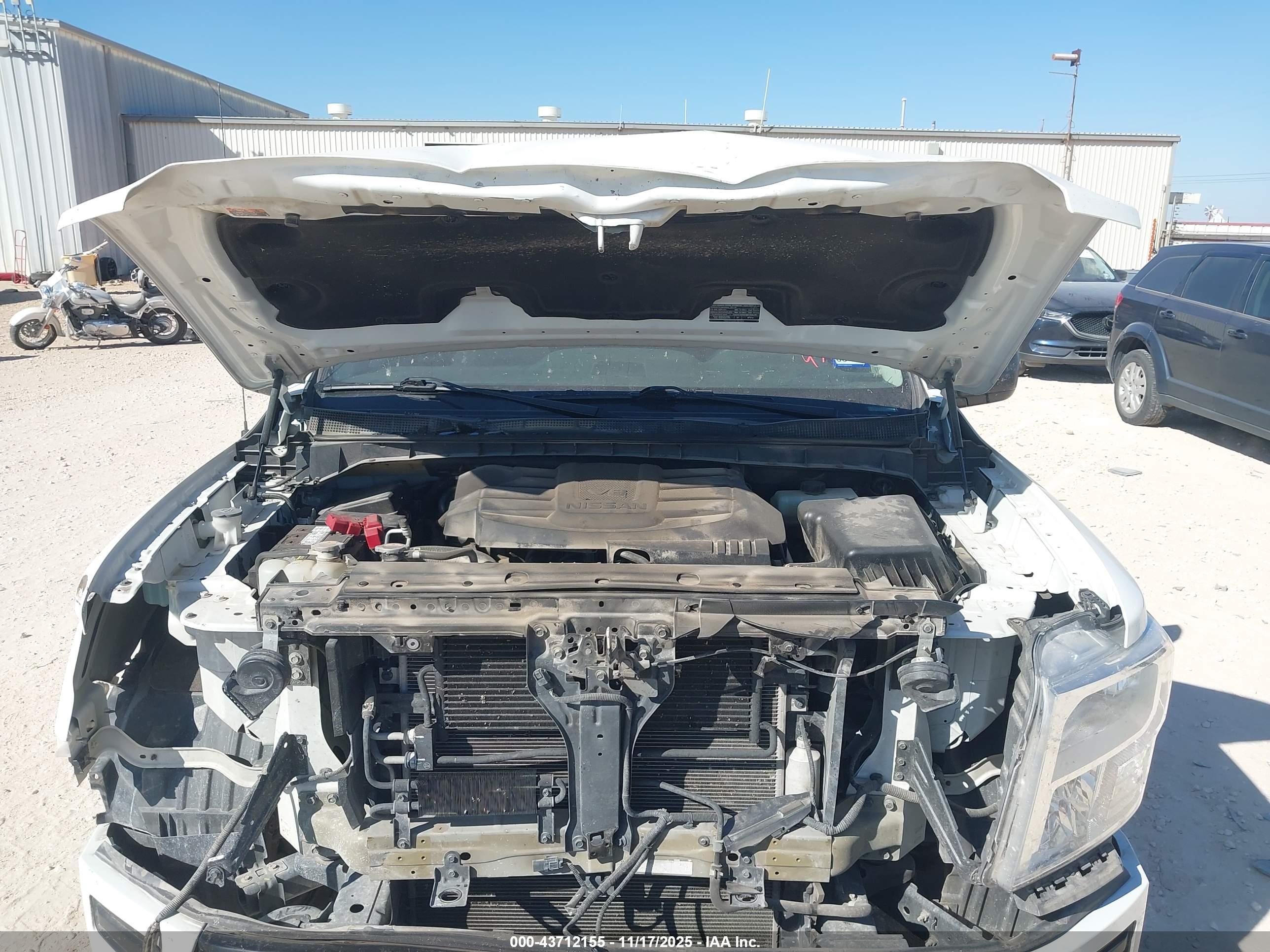 NISSAN TITAN image 10