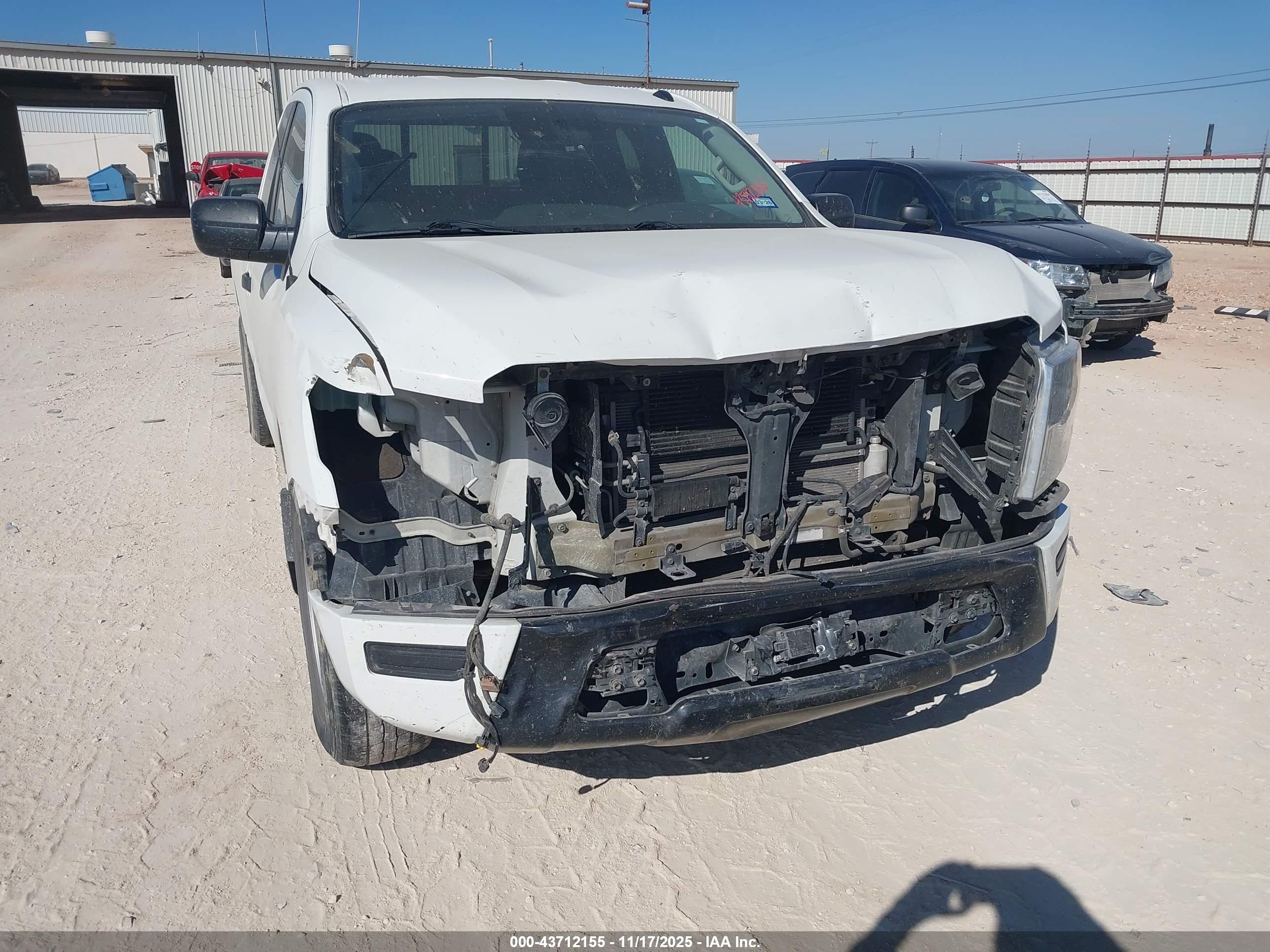 NISSAN TITAN image 6