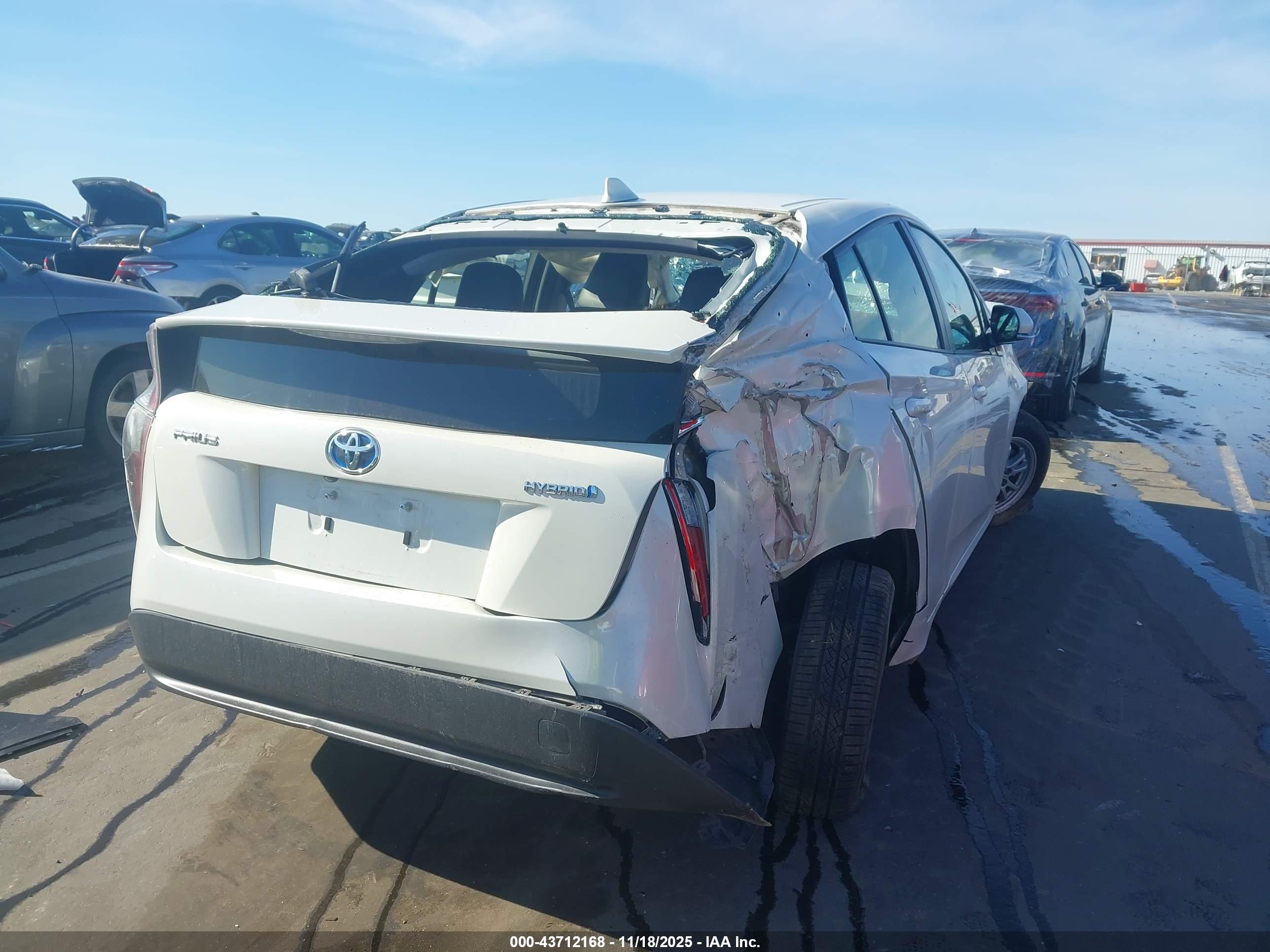 TOYOTA PRIUS image 4