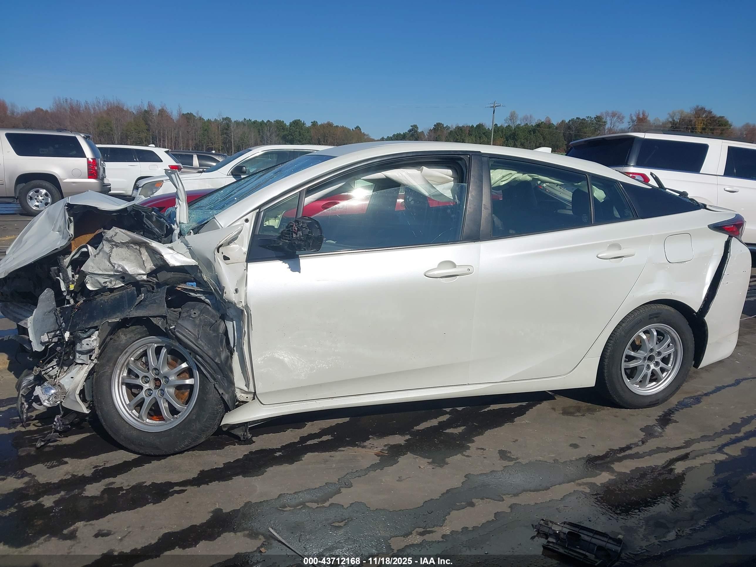 TOYOTA PRIUS image 6