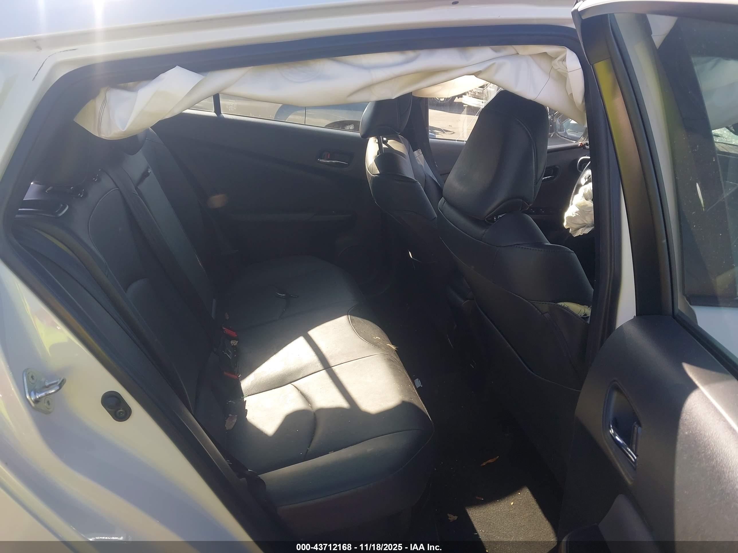 TOYOTA PRIUS image 8