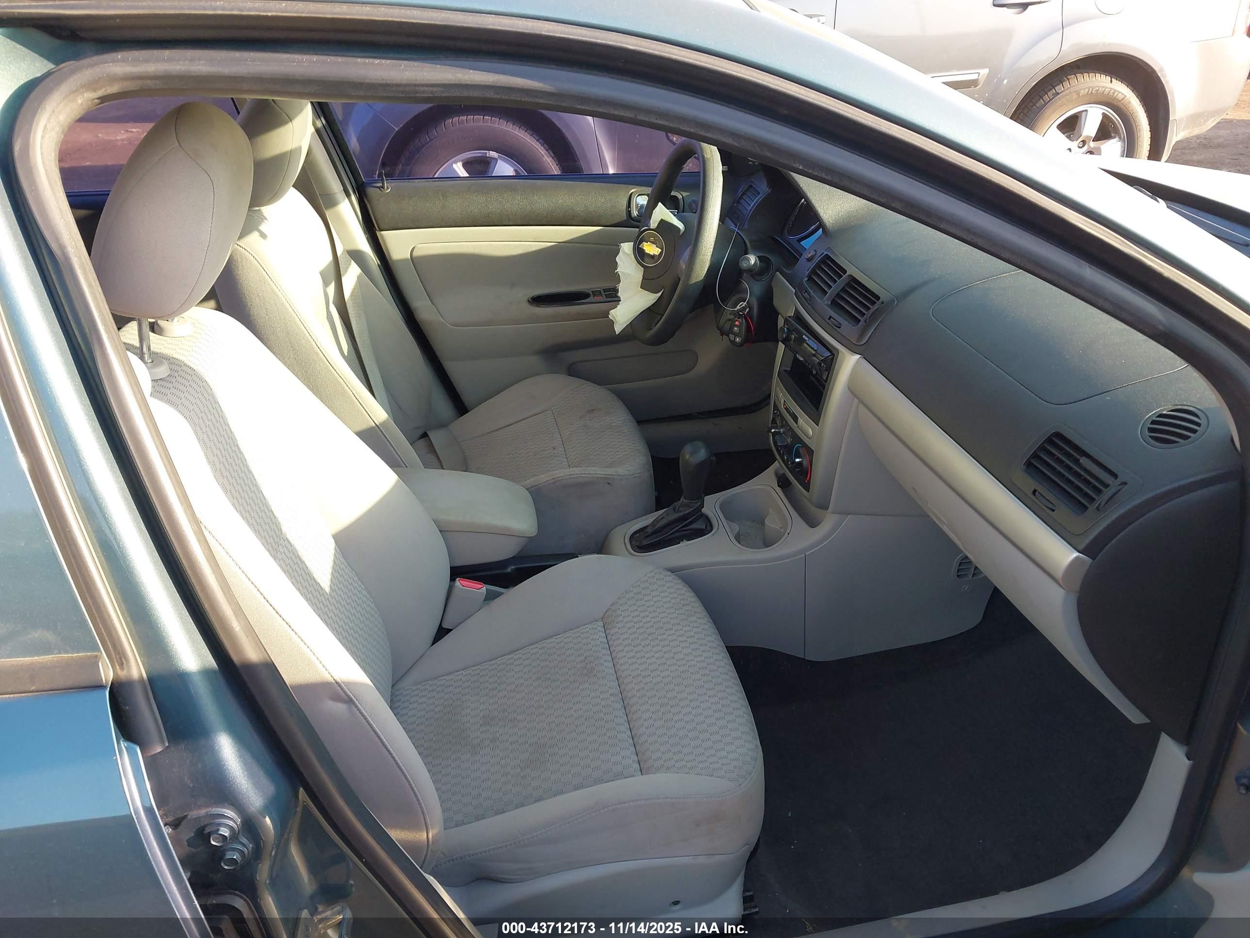 CHEVROLET COBALT image 5