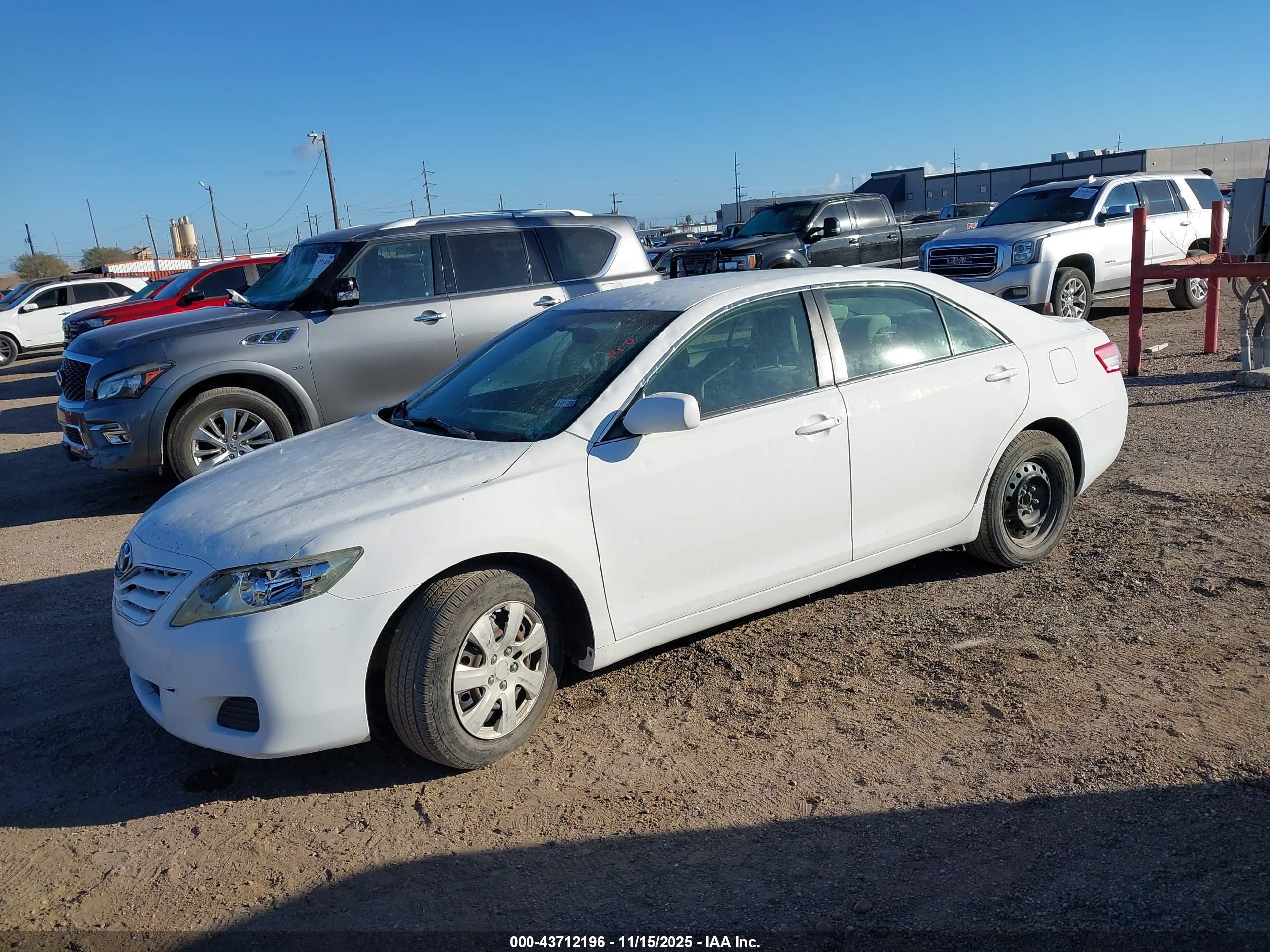 TOYOTA CAMRY image 2