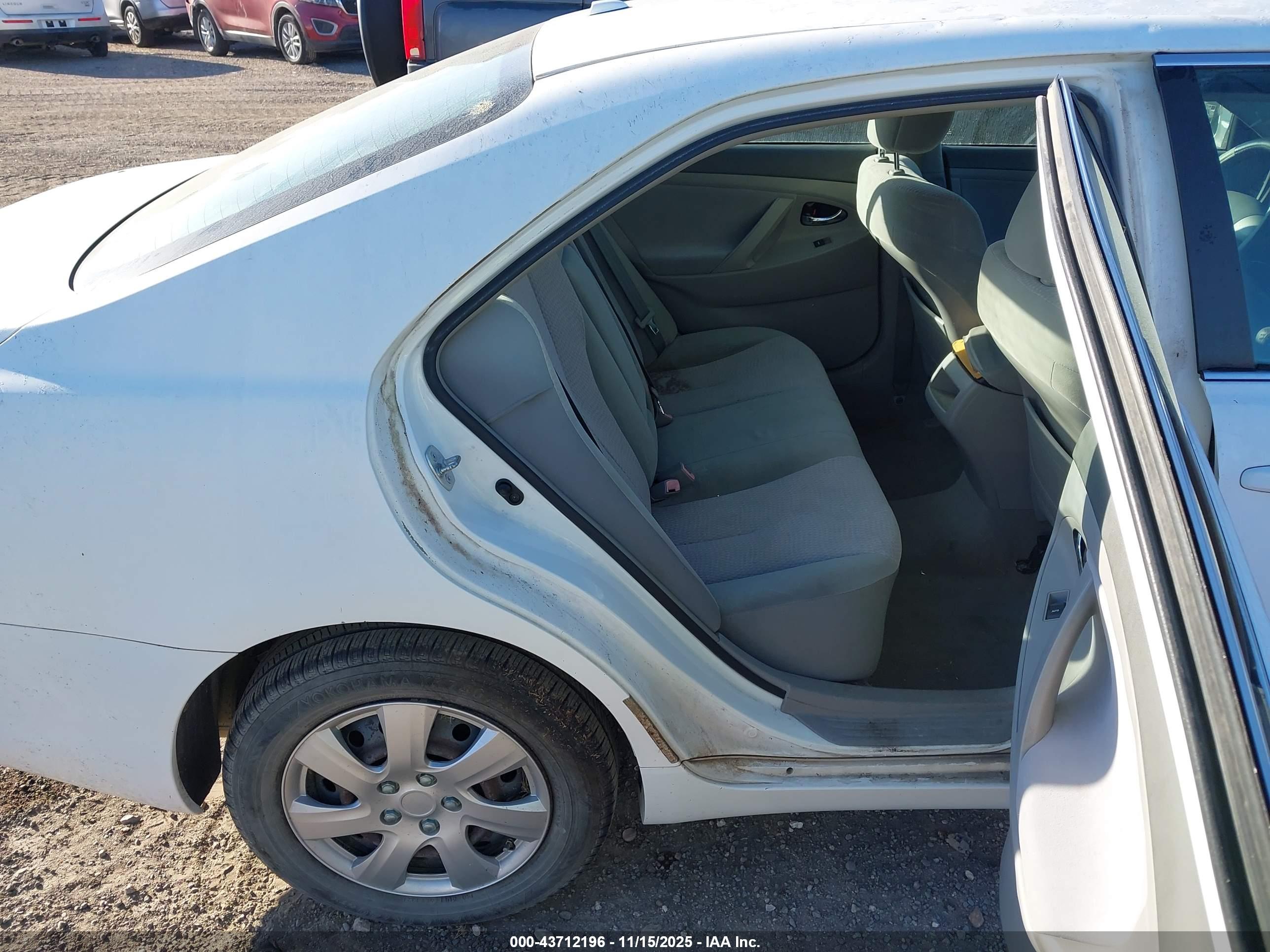 TOYOTA CAMRY image 8
