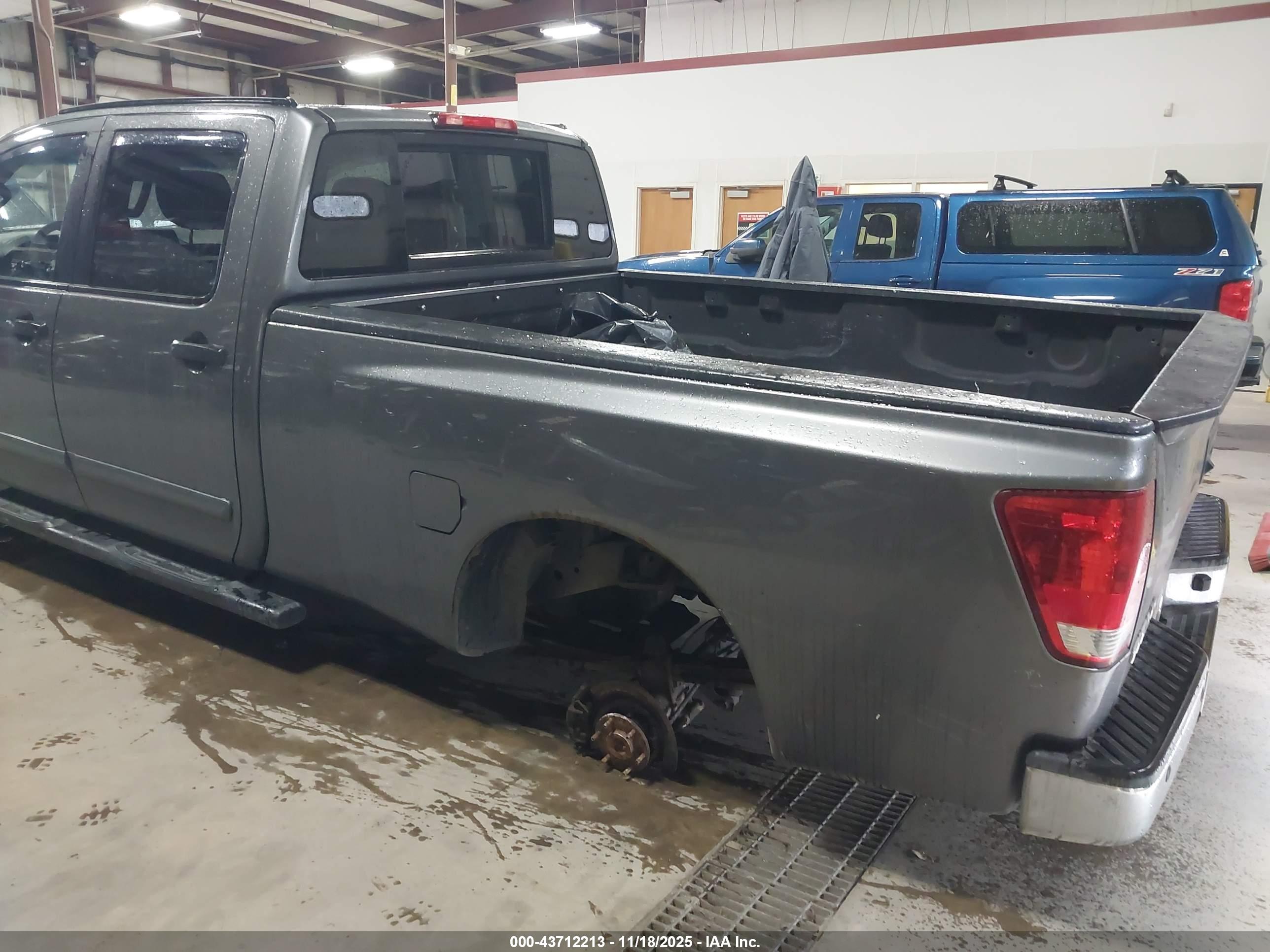 NISSAN TITAN image 3