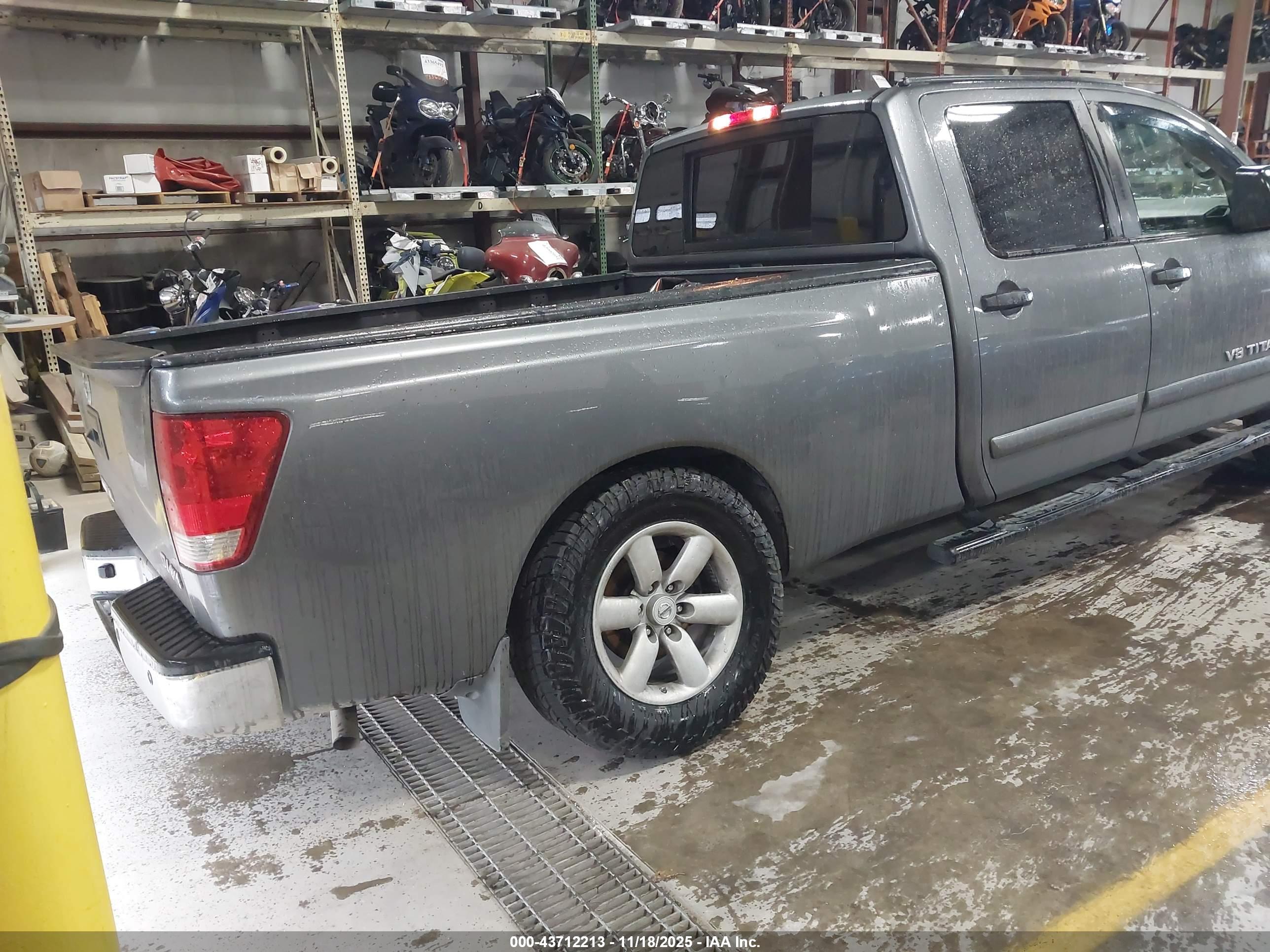 NISSAN TITAN image 4