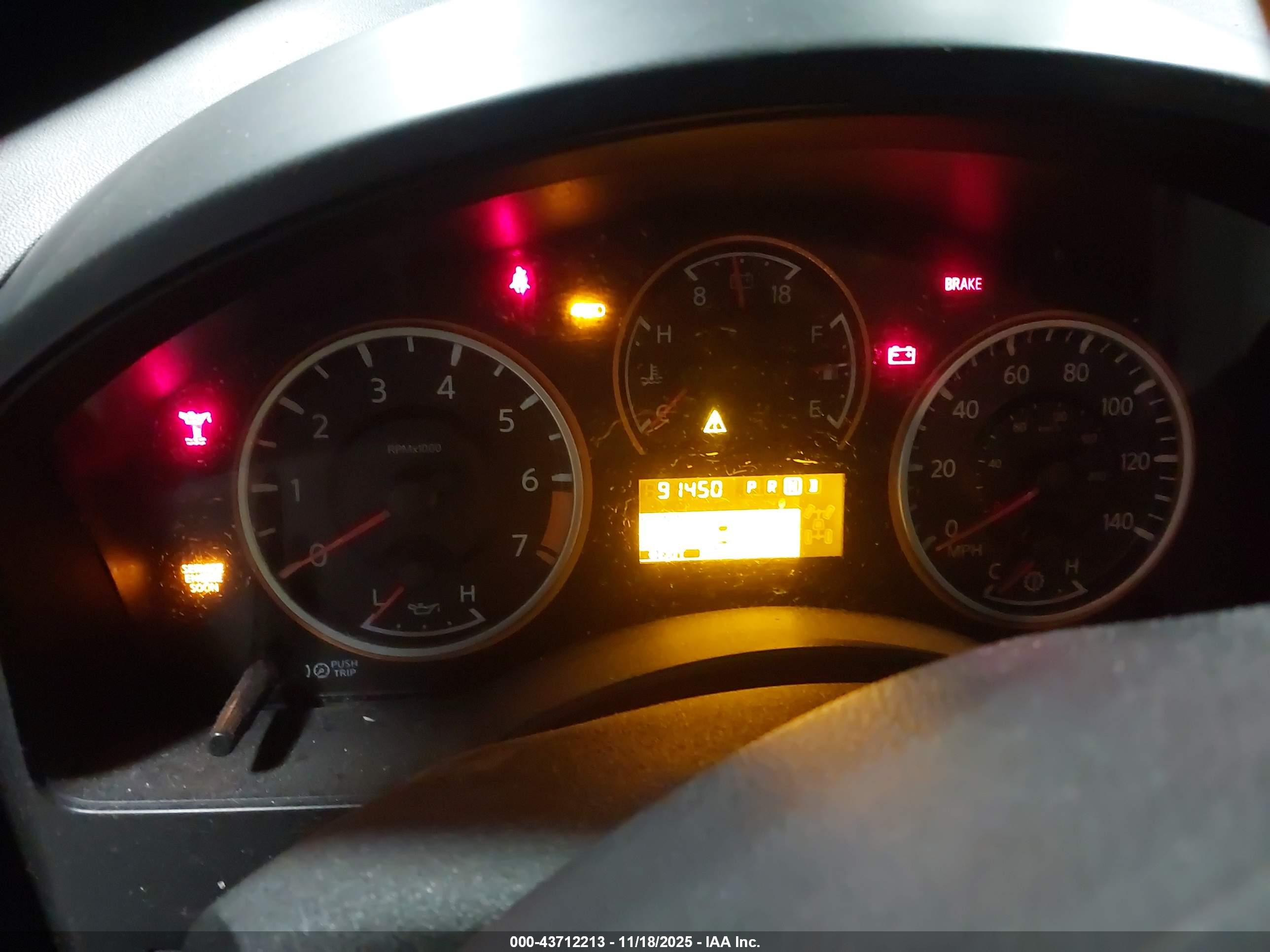 NISSAN TITAN image 7