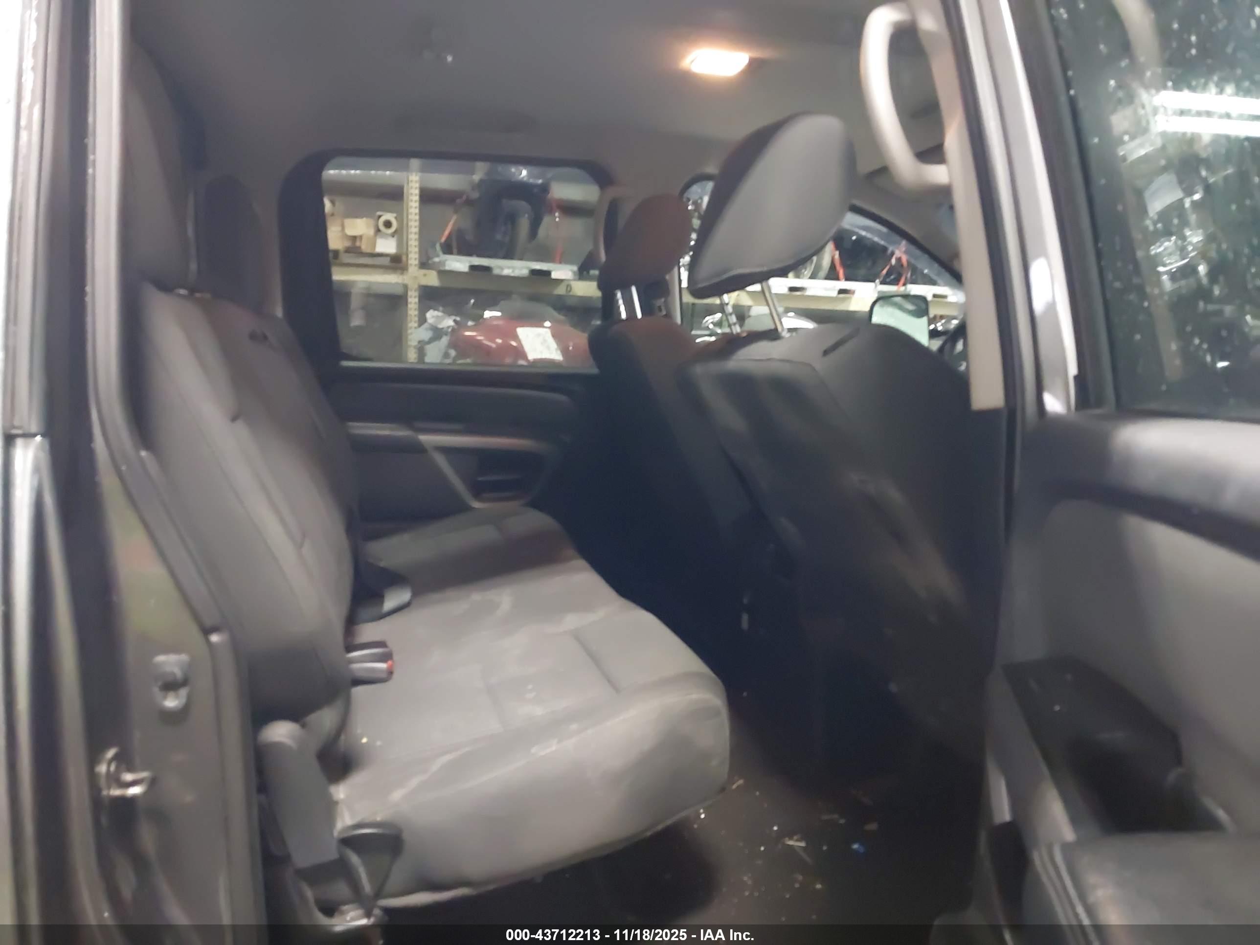 NISSAN TITAN image 8