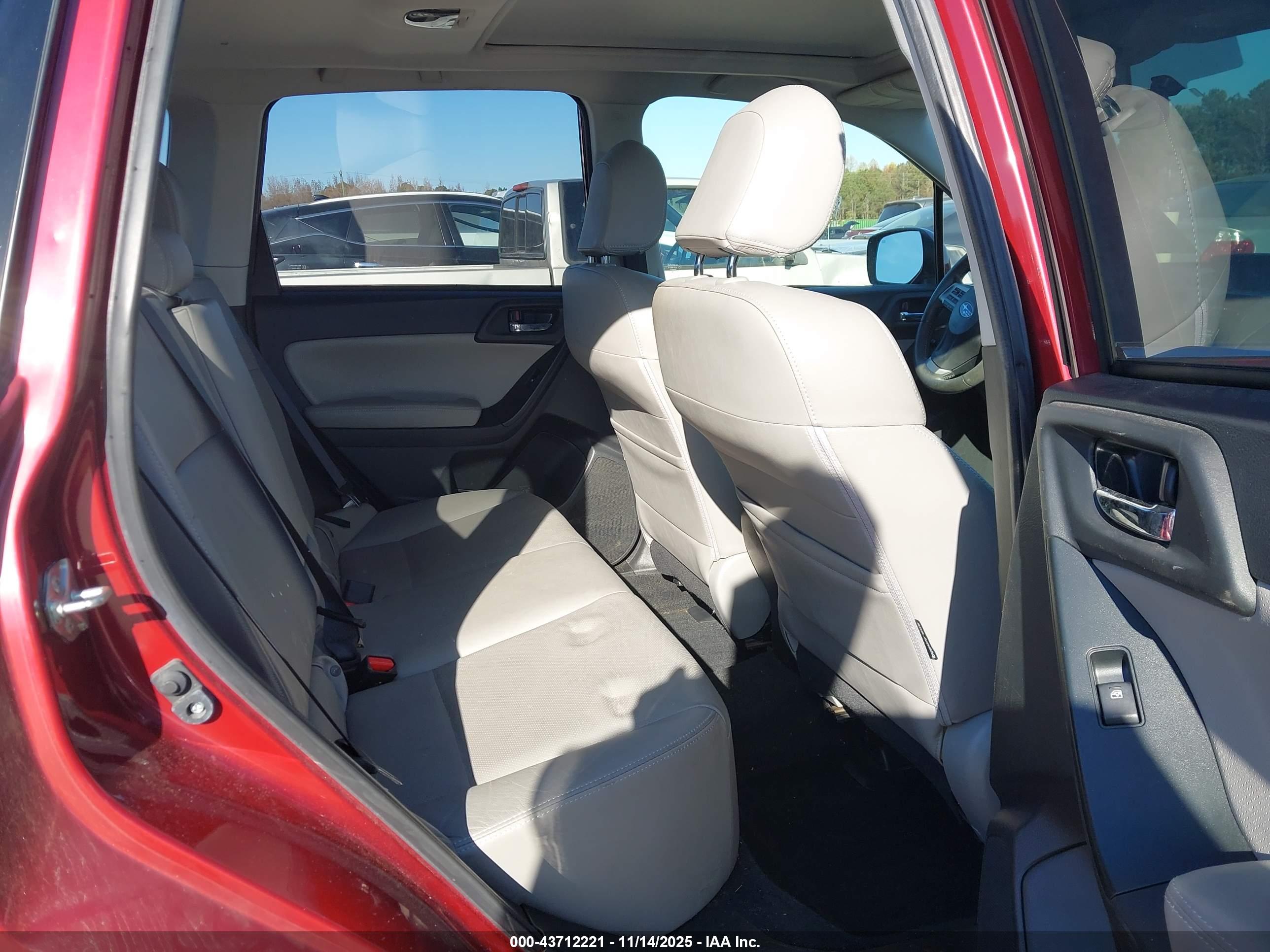 SUBARU FORESTER image 8