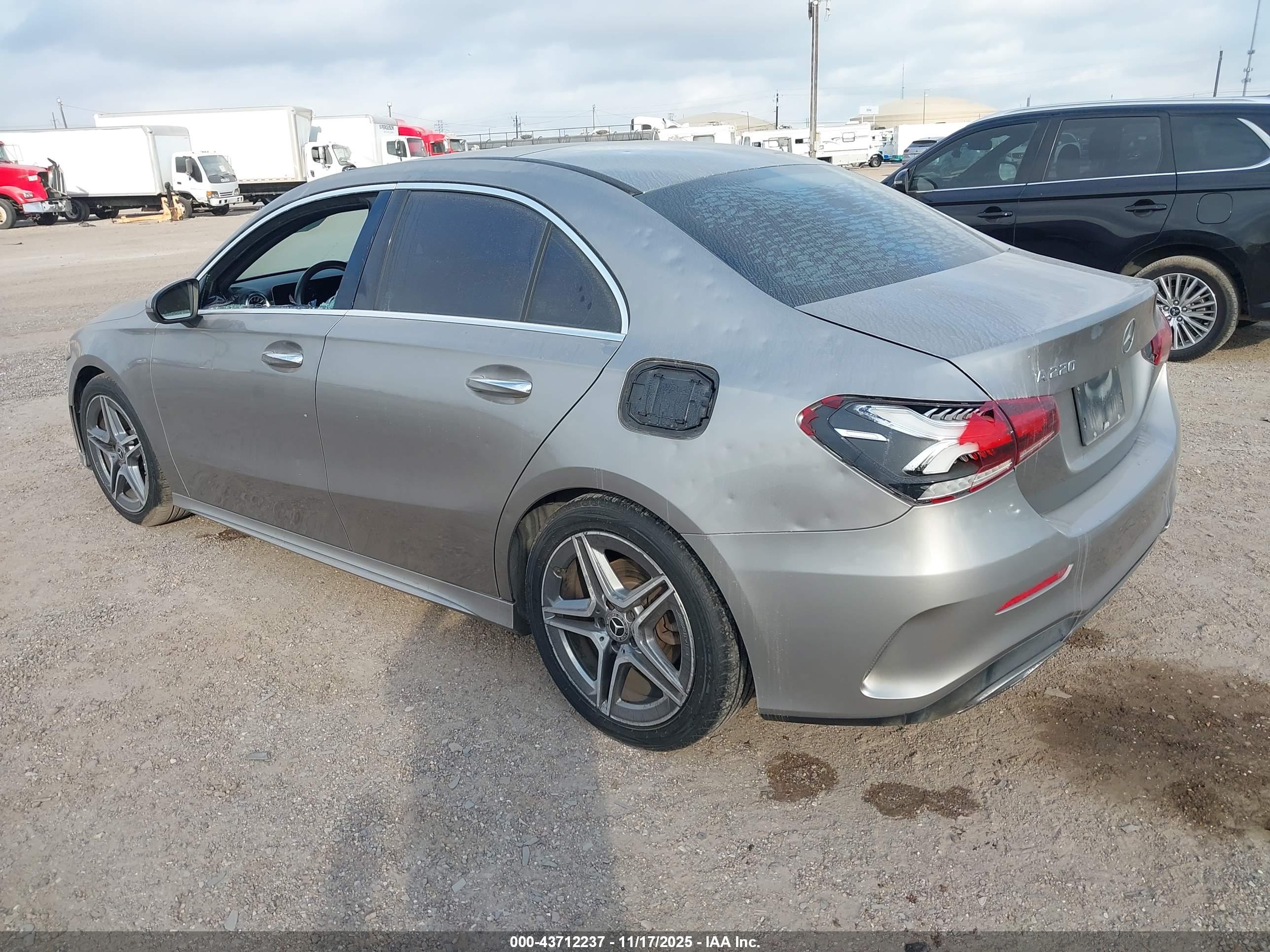 MERCEDES-BENZ A image 3