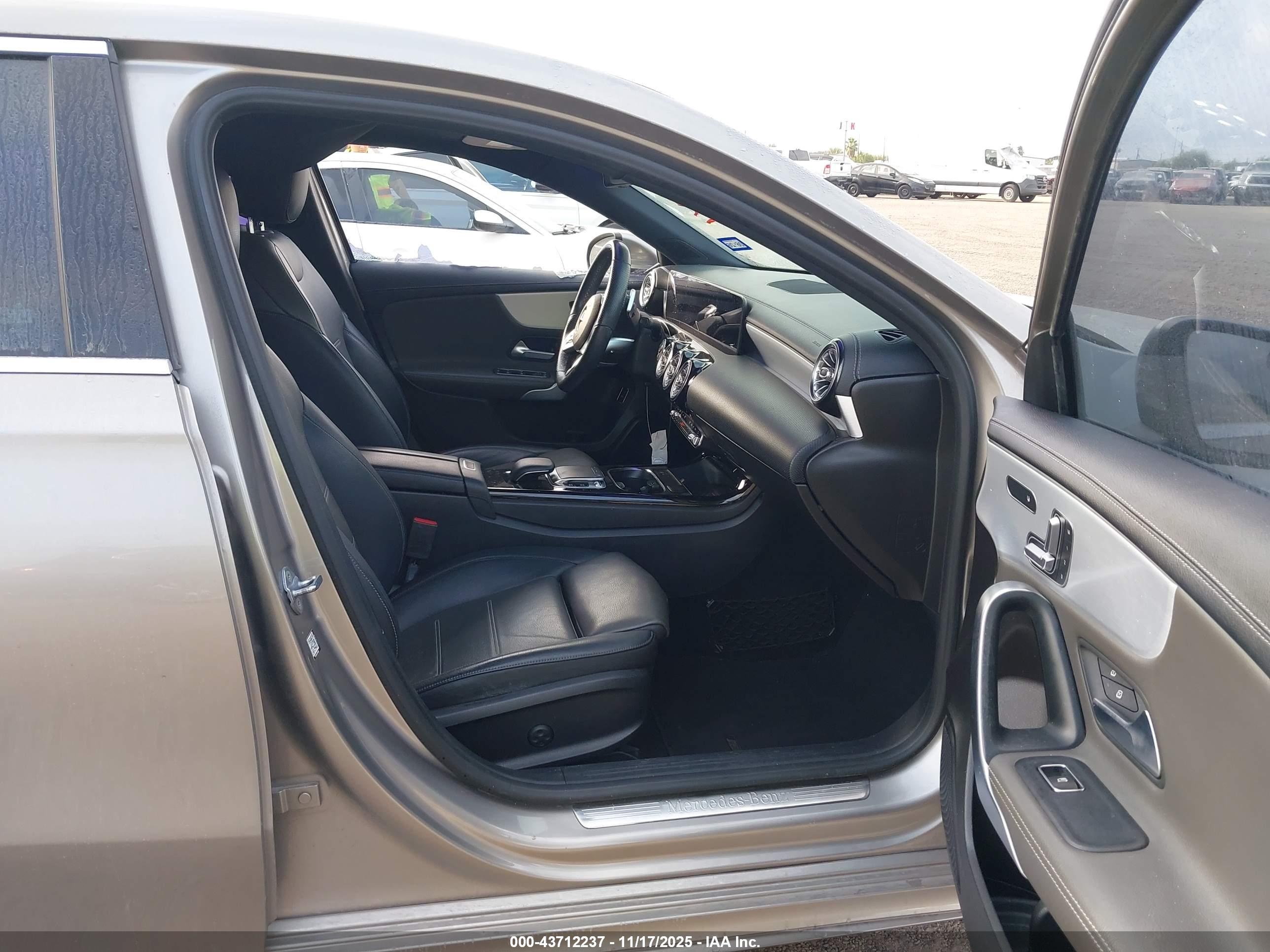 MERCEDES-BENZ A image 5