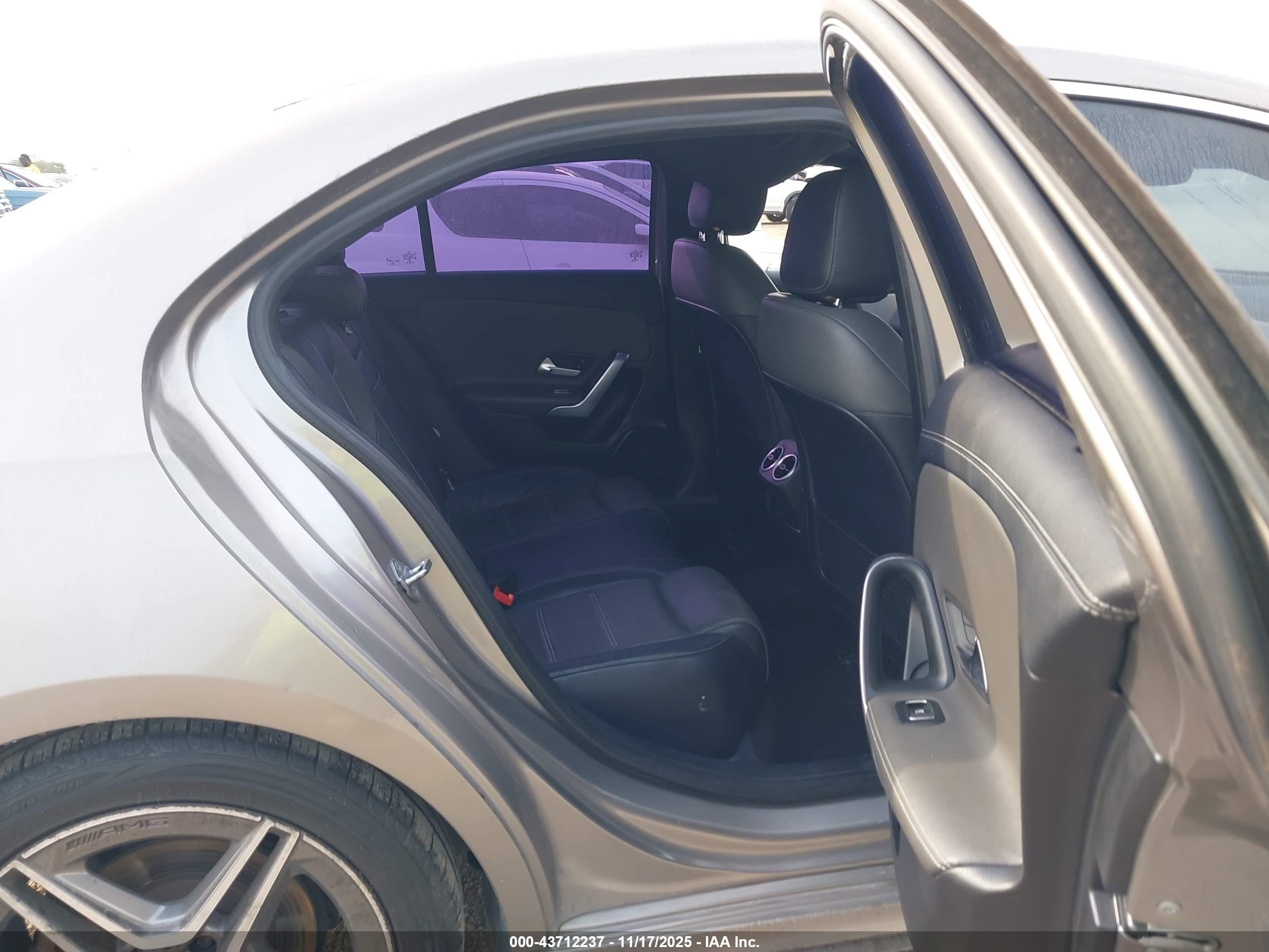 MERCEDES-BENZ A image 8