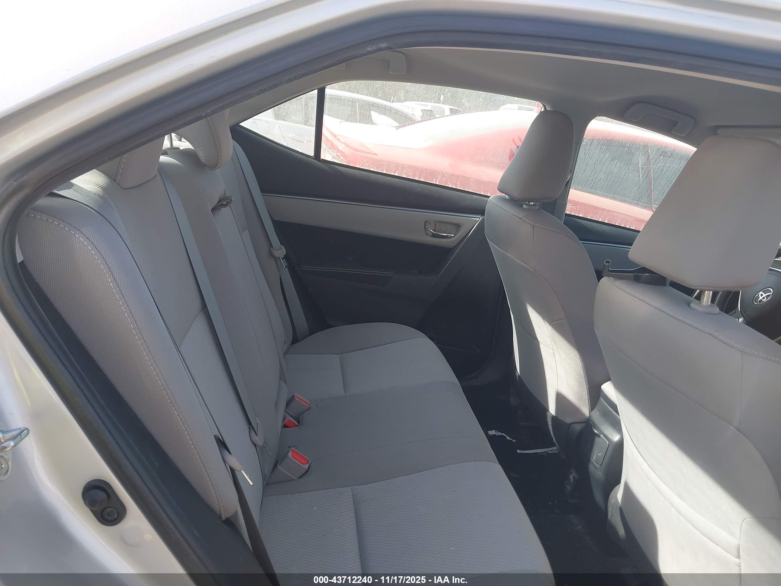 TOYOTA COROLLA image 8