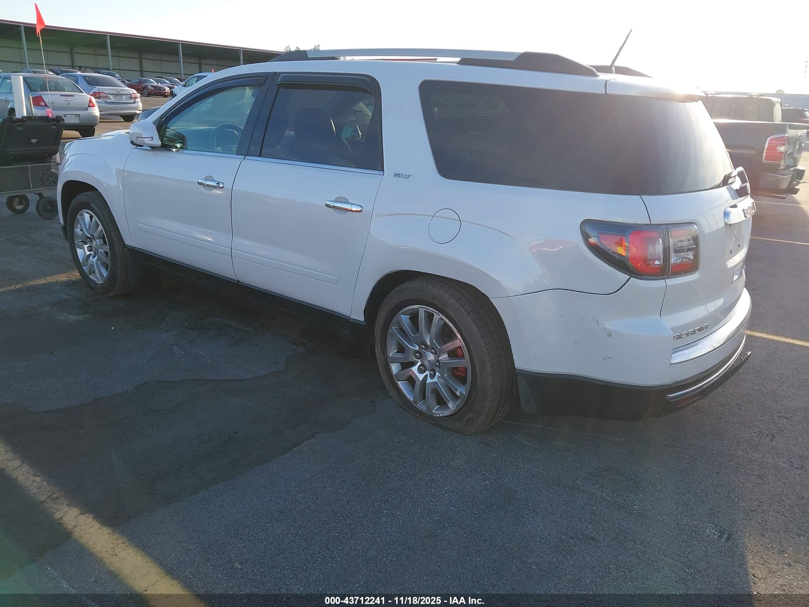 GMC ACADIA image 3