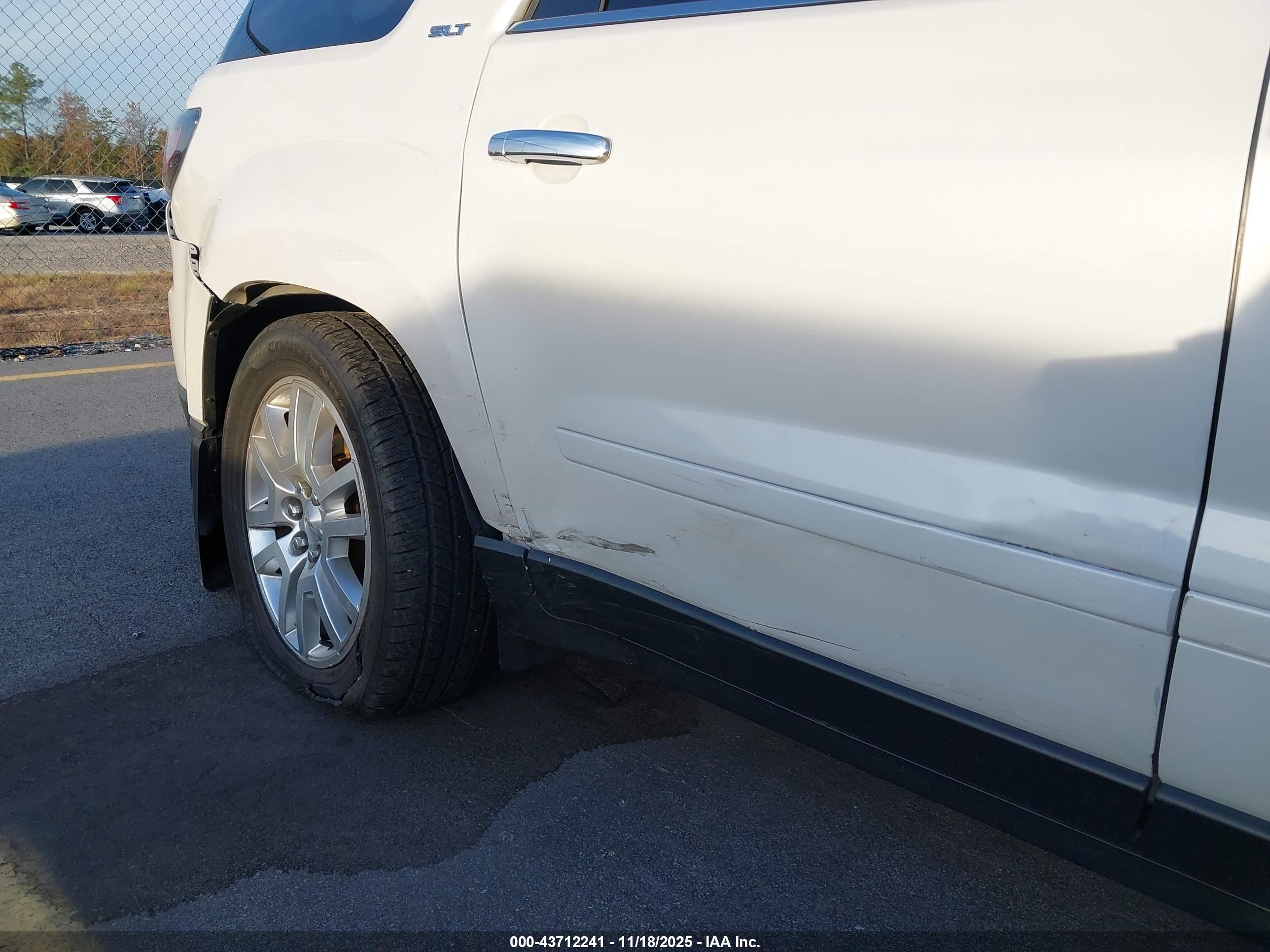 GMC ACADIA image 6