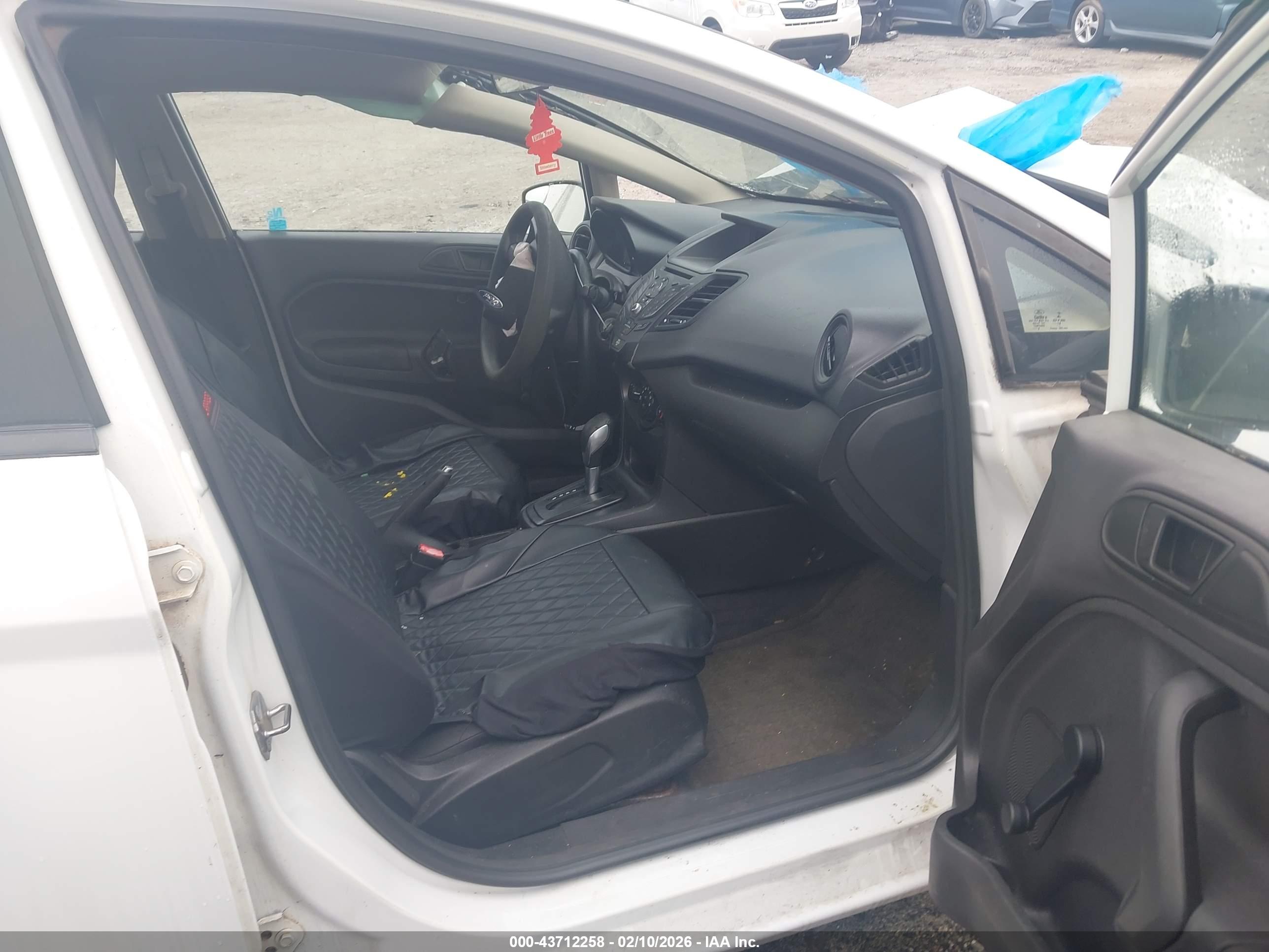 FORD FIESTA image 5