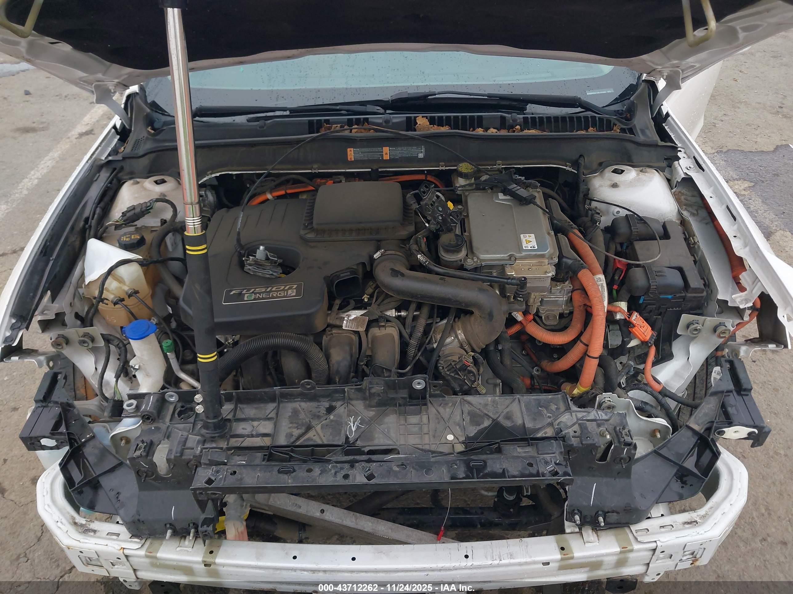 FORD FUSION image 10