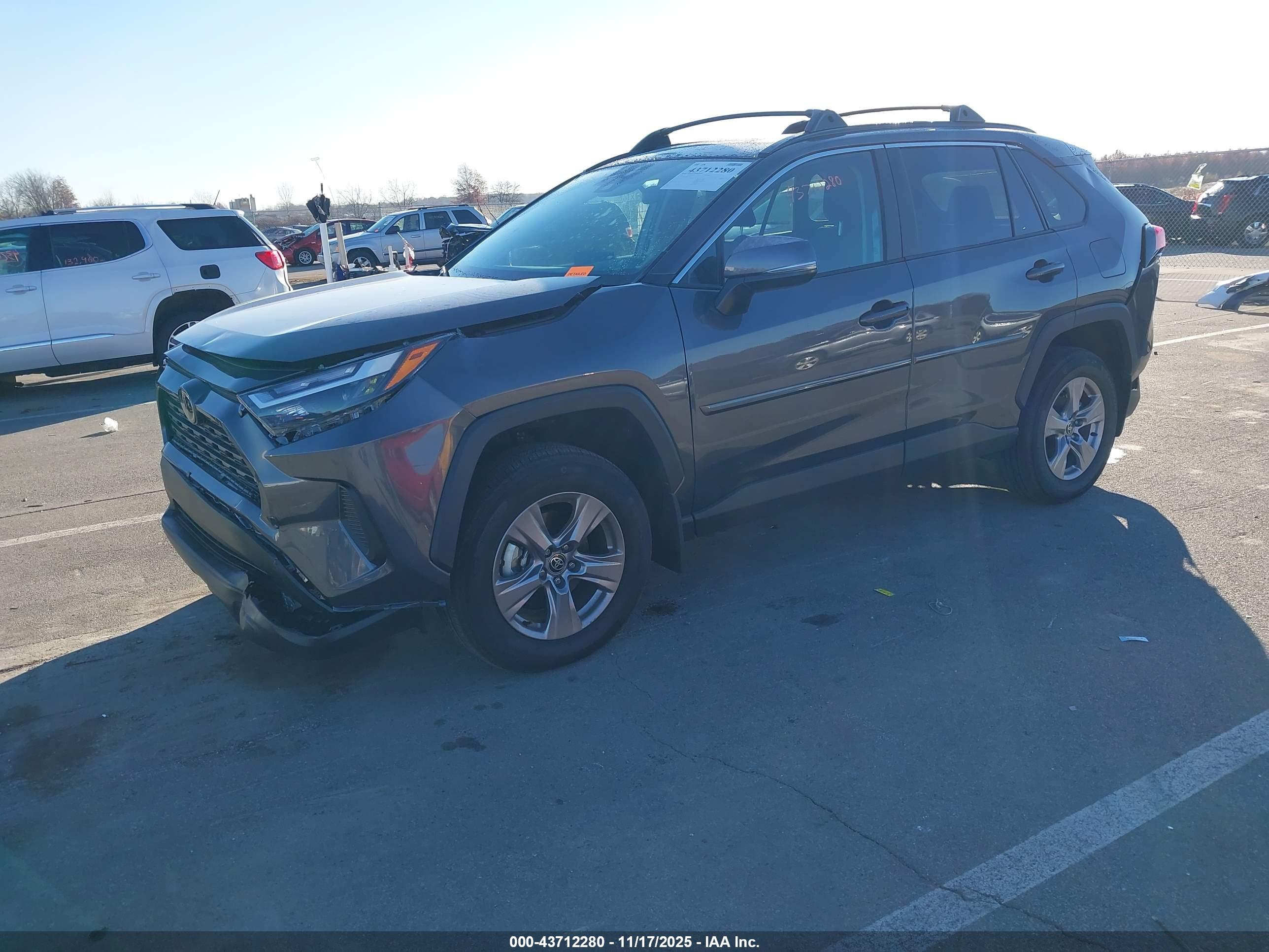 TOYOTA RAV4 image 2