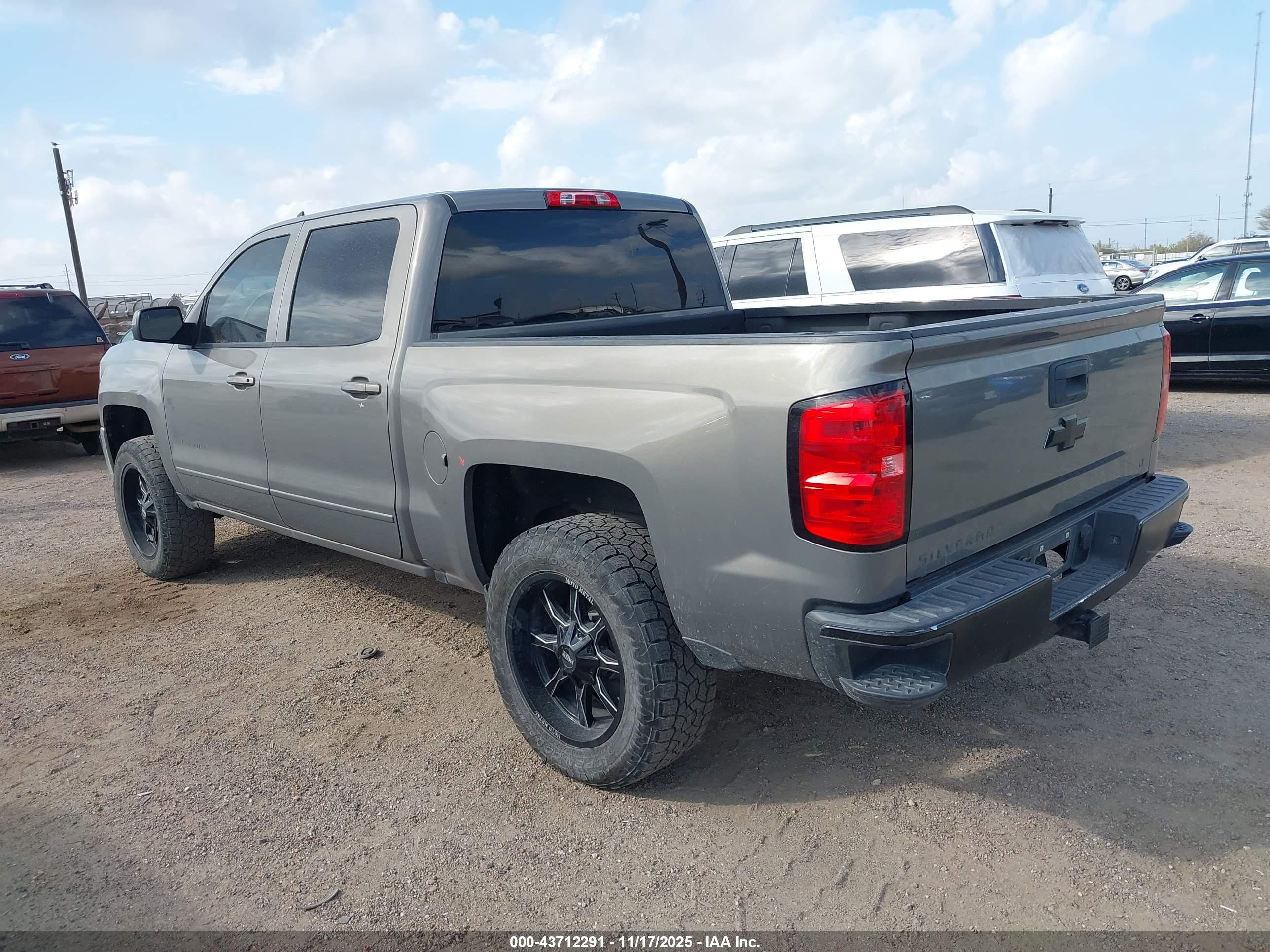 CHEVROLET SILVERADO image 3