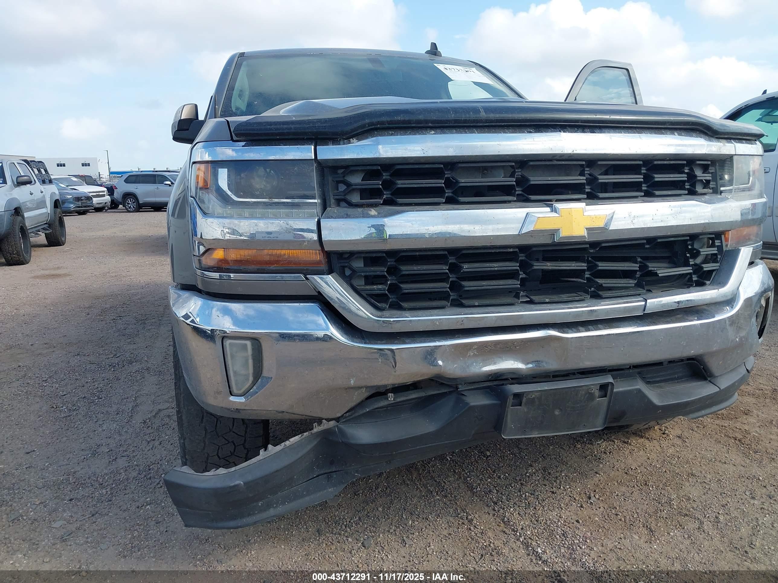 CHEVROLET SILVERADO image 6