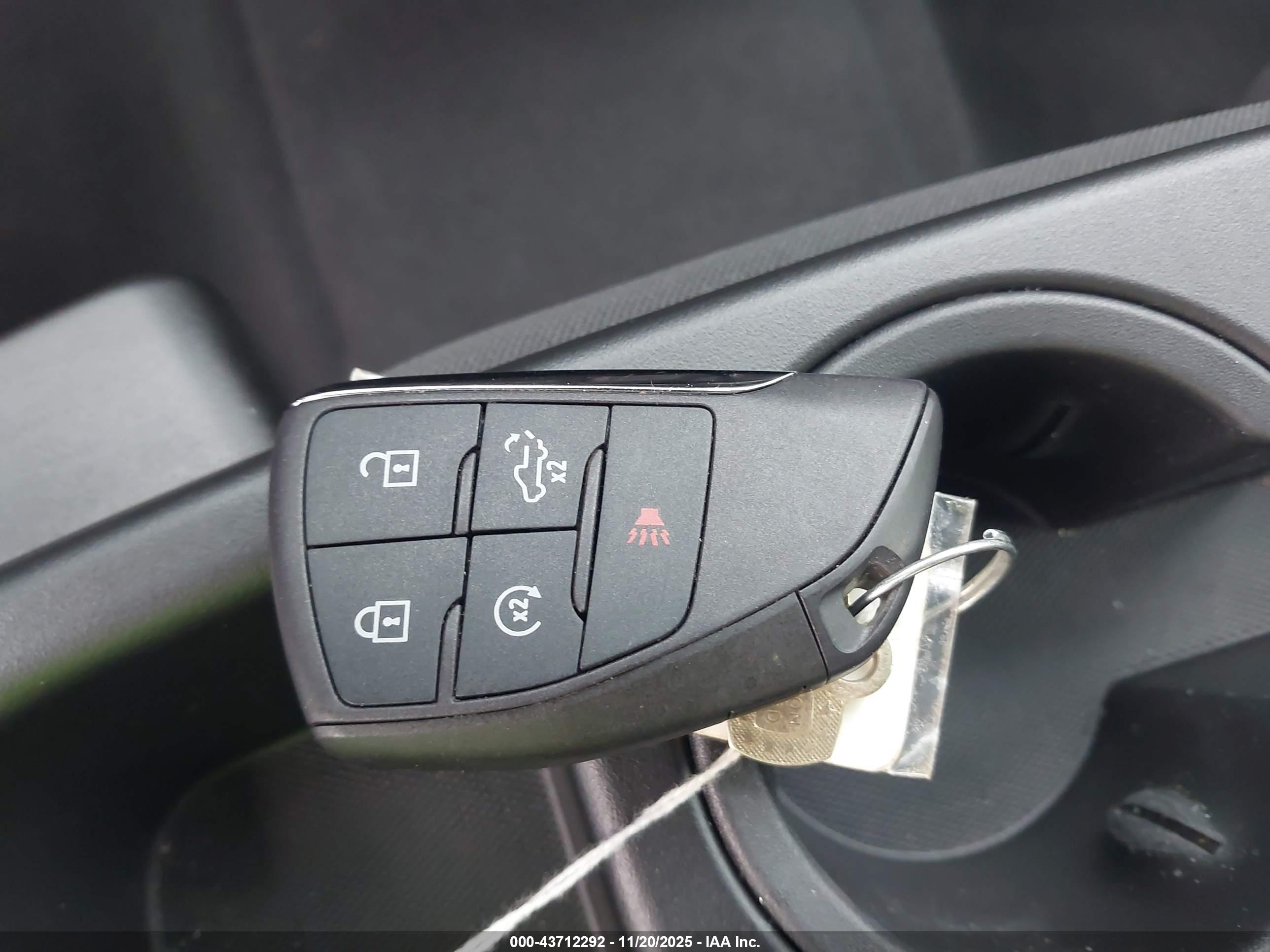 CHEVROLET SILVERADO image 11