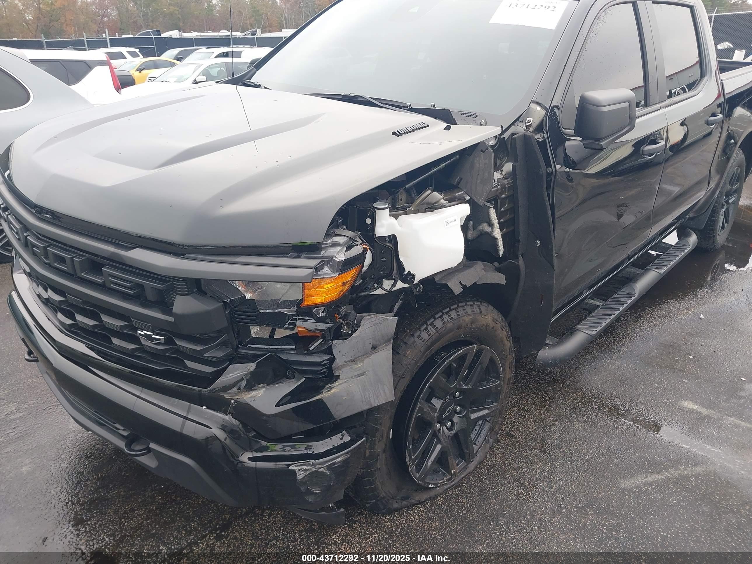 CHEVROLET SILVERADO image 6