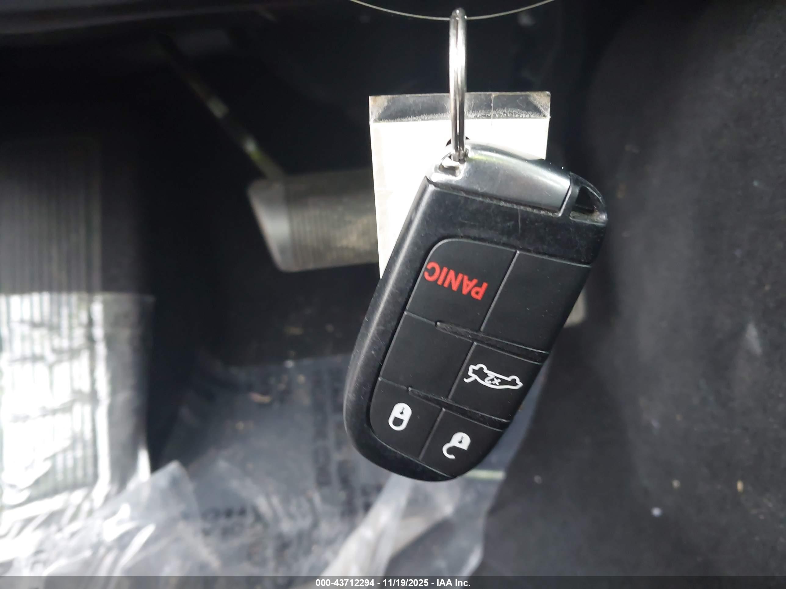 CHRYSLER 300 image 11