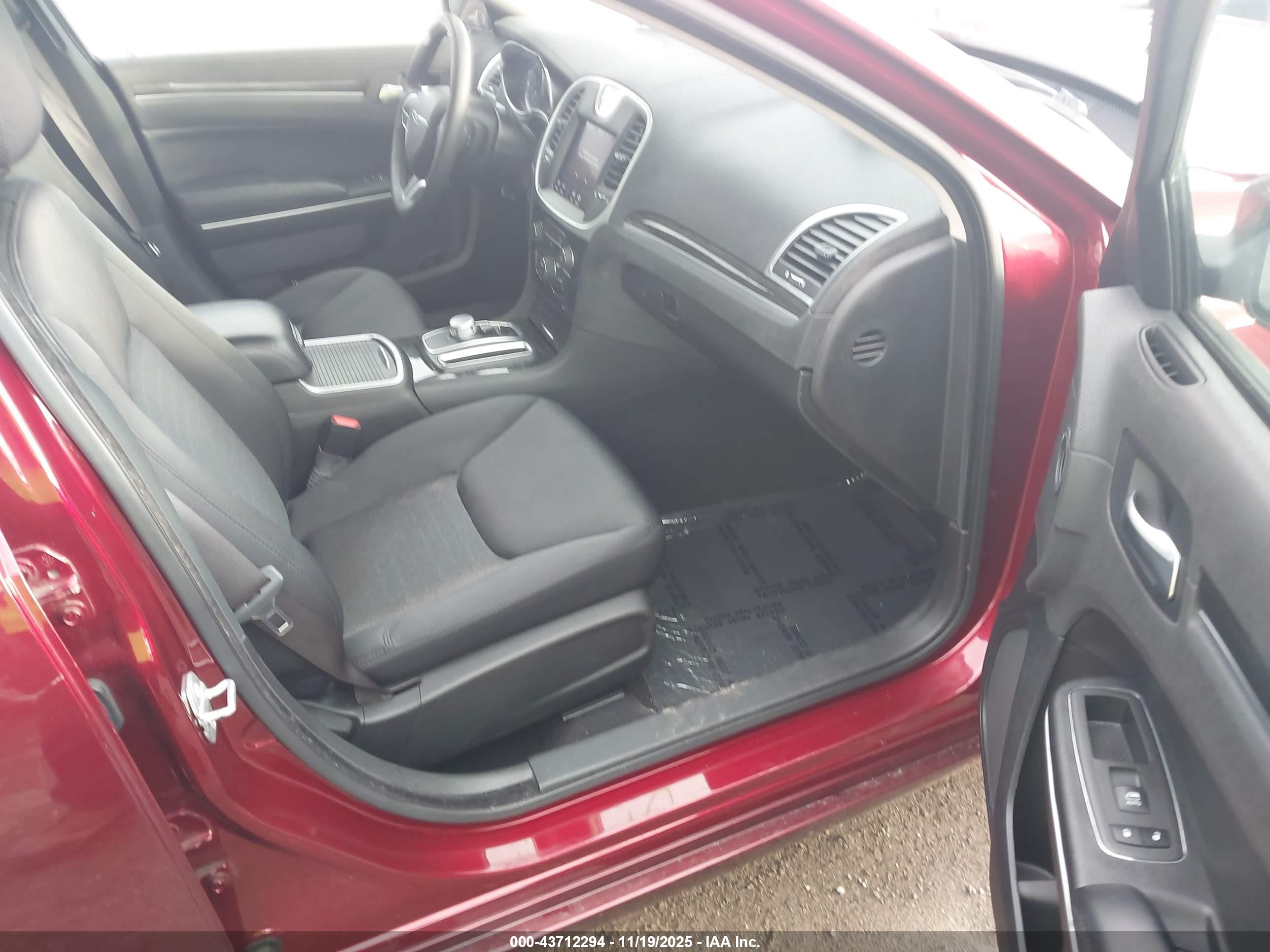 CHRYSLER 300 image 5
