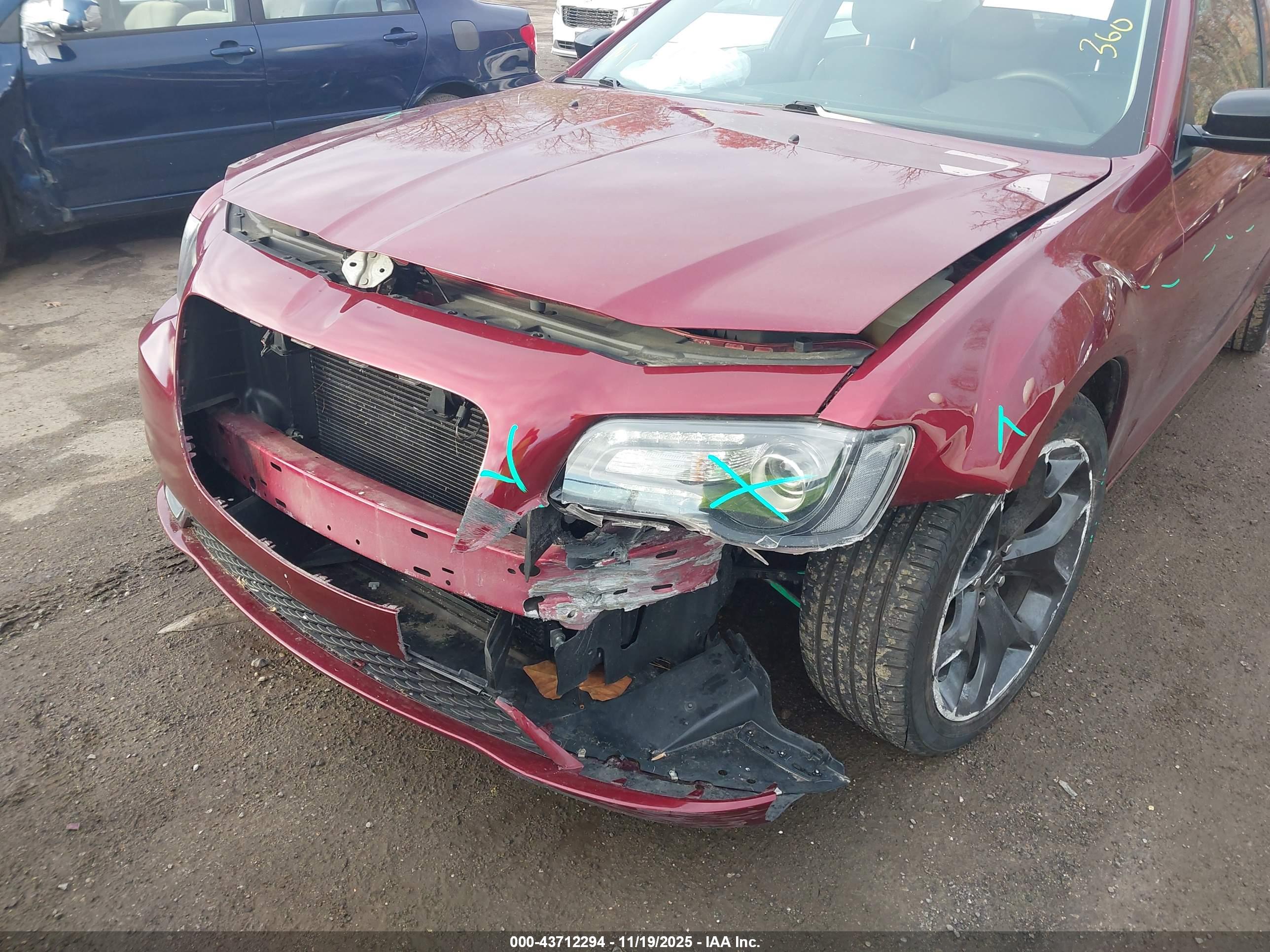 CHRYSLER 300 image 6
