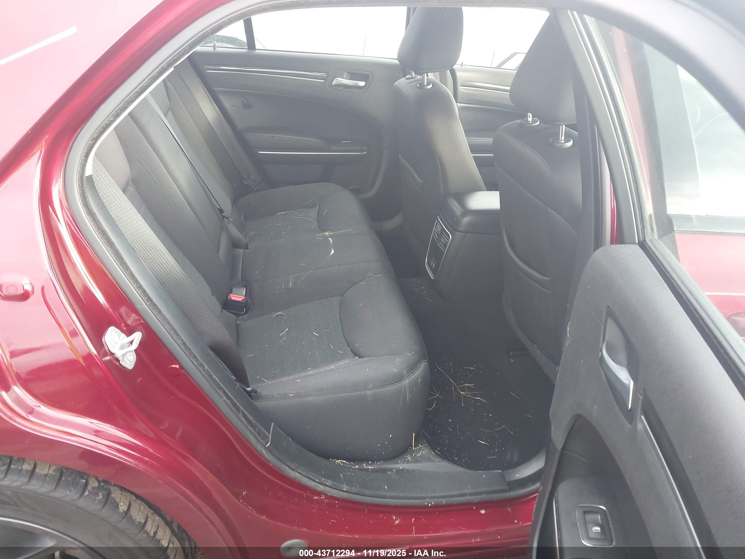 CHRYSLER 300 image 8