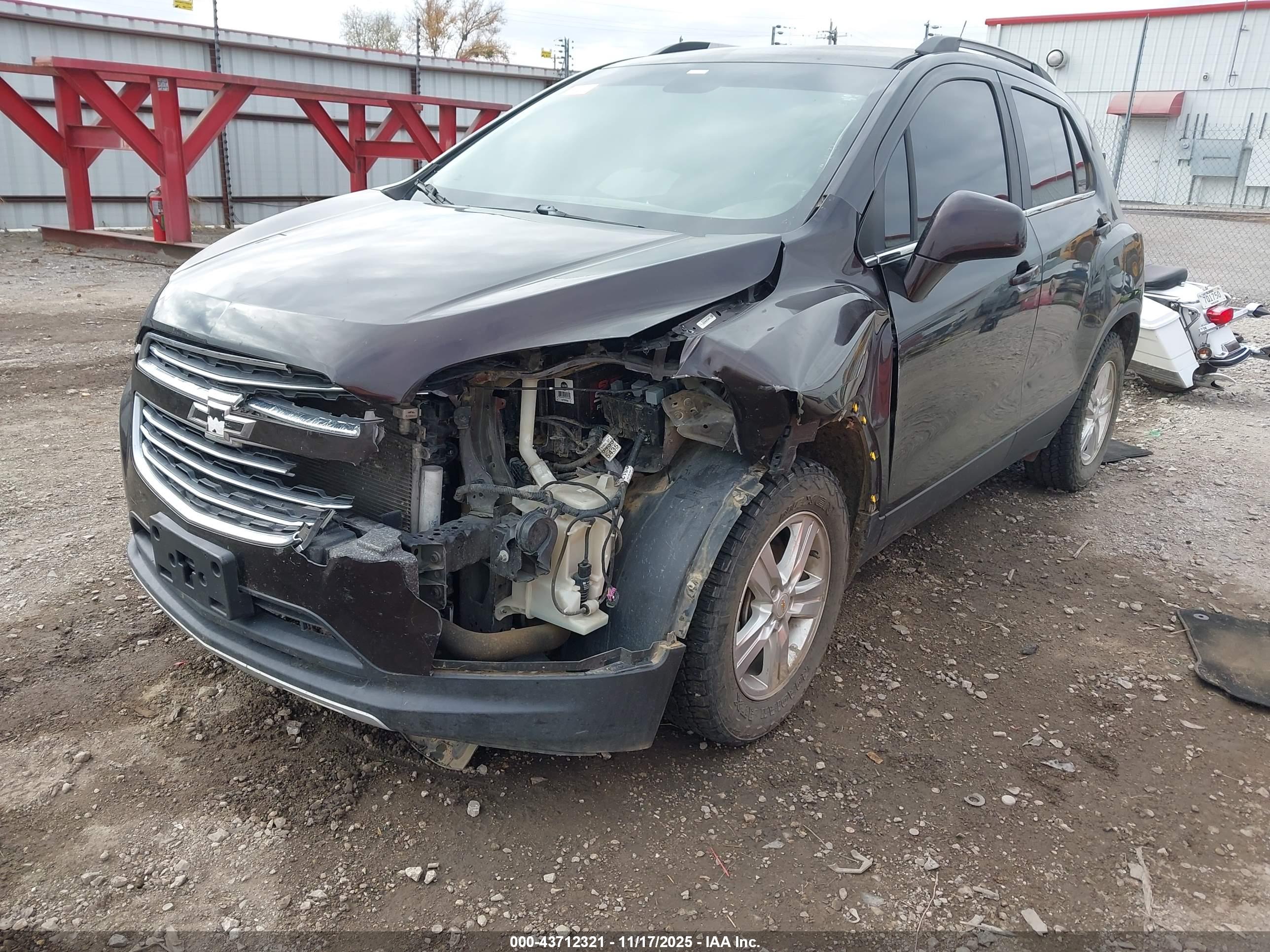 CHEVROLET TRAX image 2