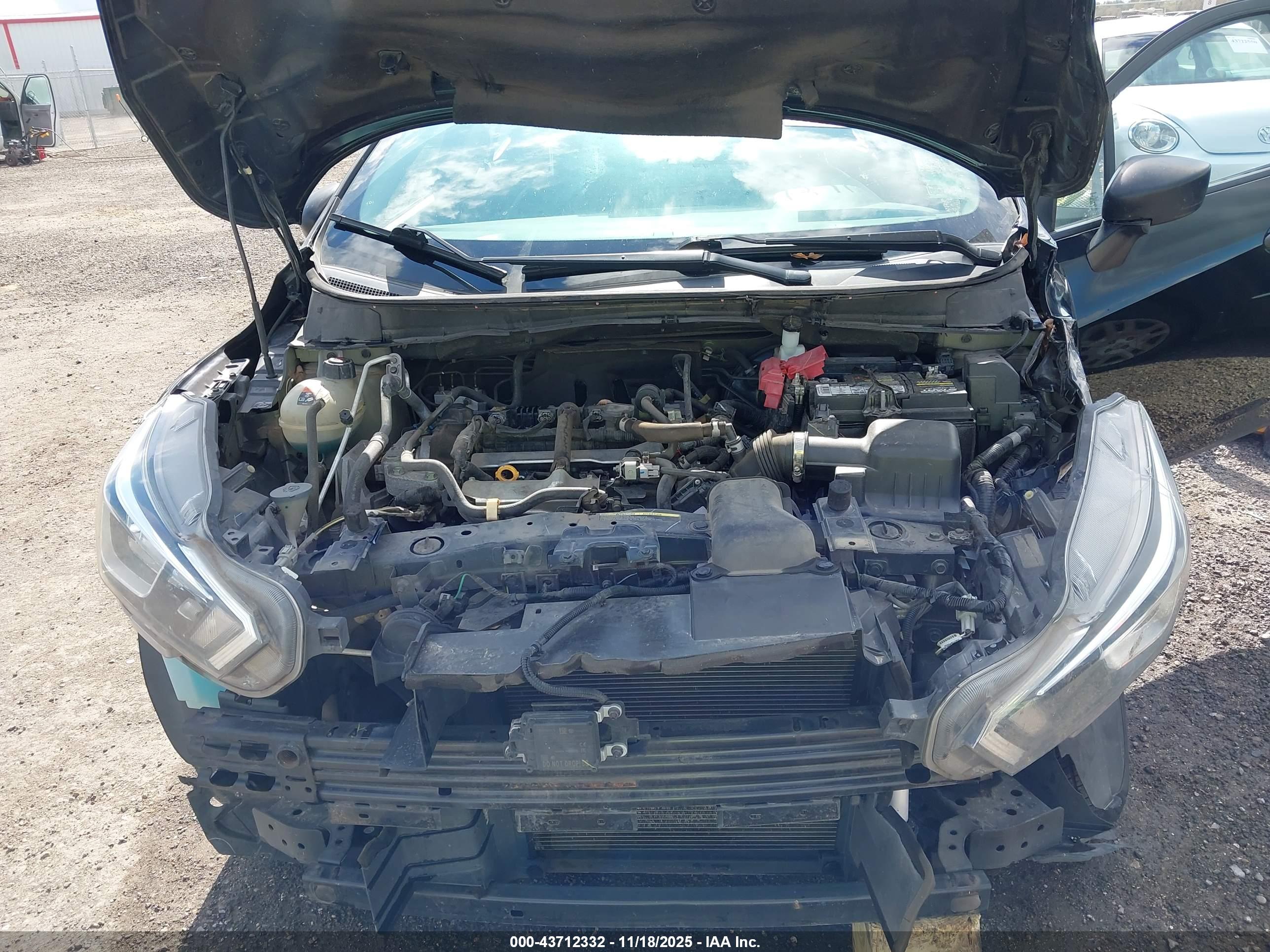 NISSAN VERSA image 10
