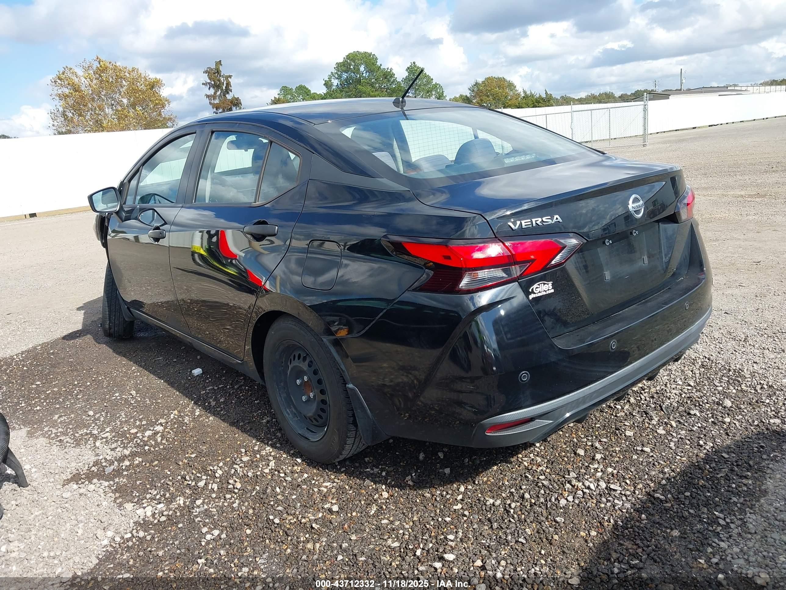 NISSAN VERSA image 3