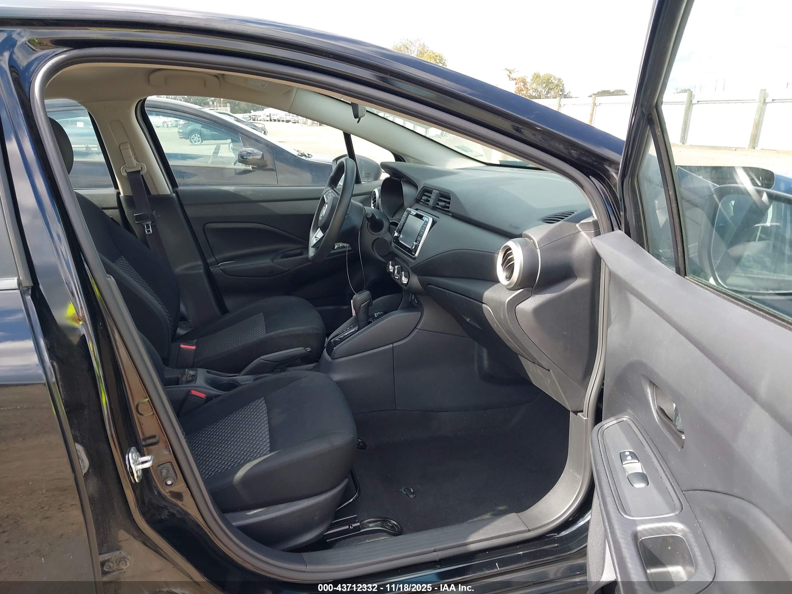 NISSAN VERSA image 5