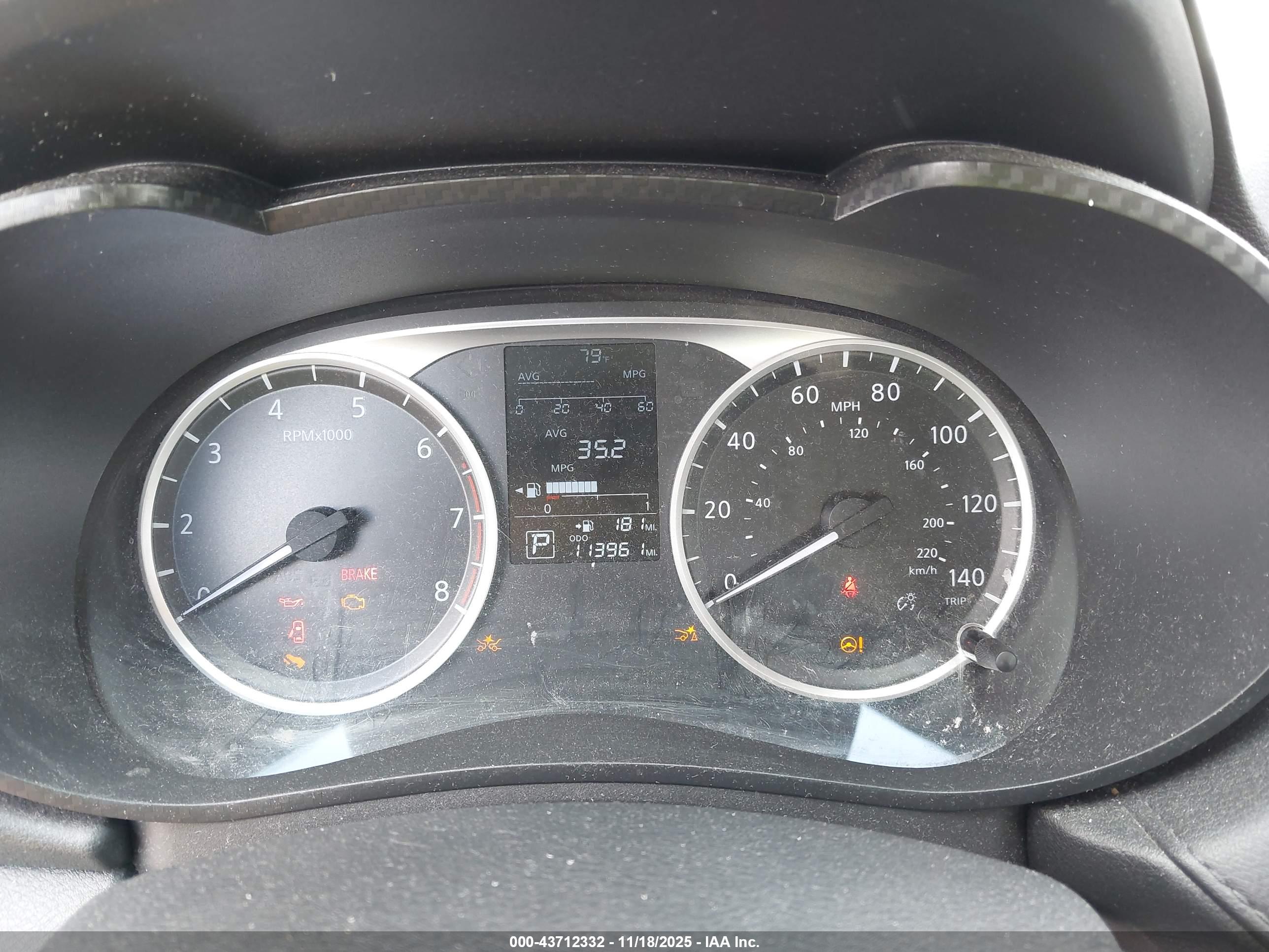 NISSAN VERSA image 7