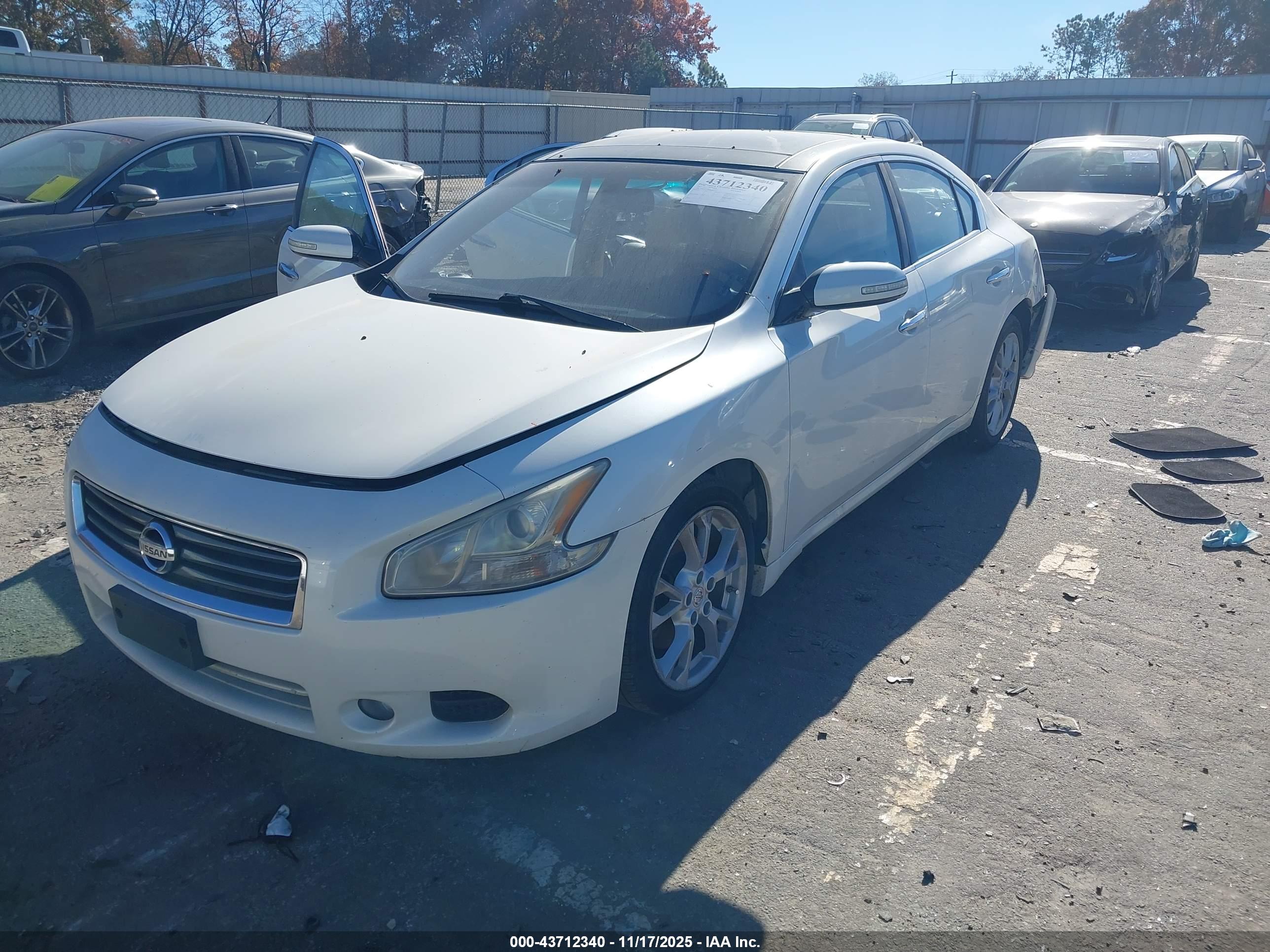 NISSAN MAXIMA image 2