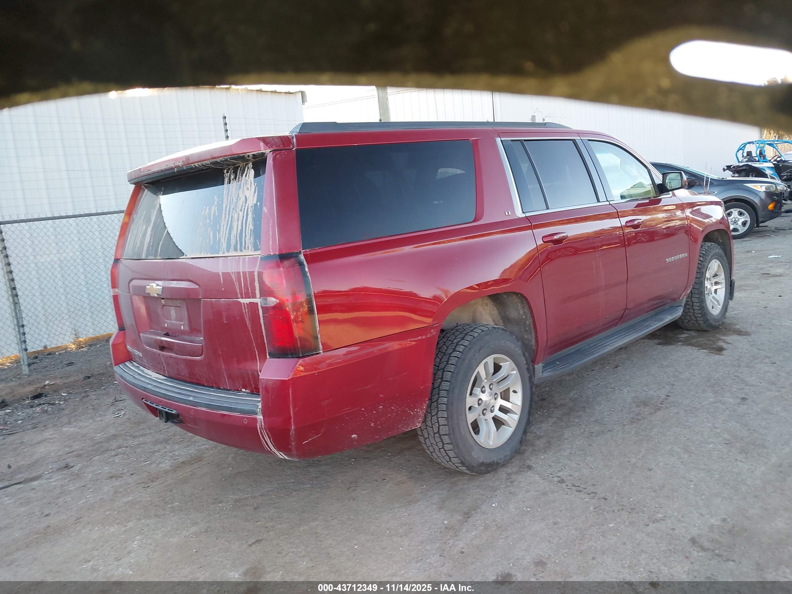 CHEVROLET SUBURBAN image 4
