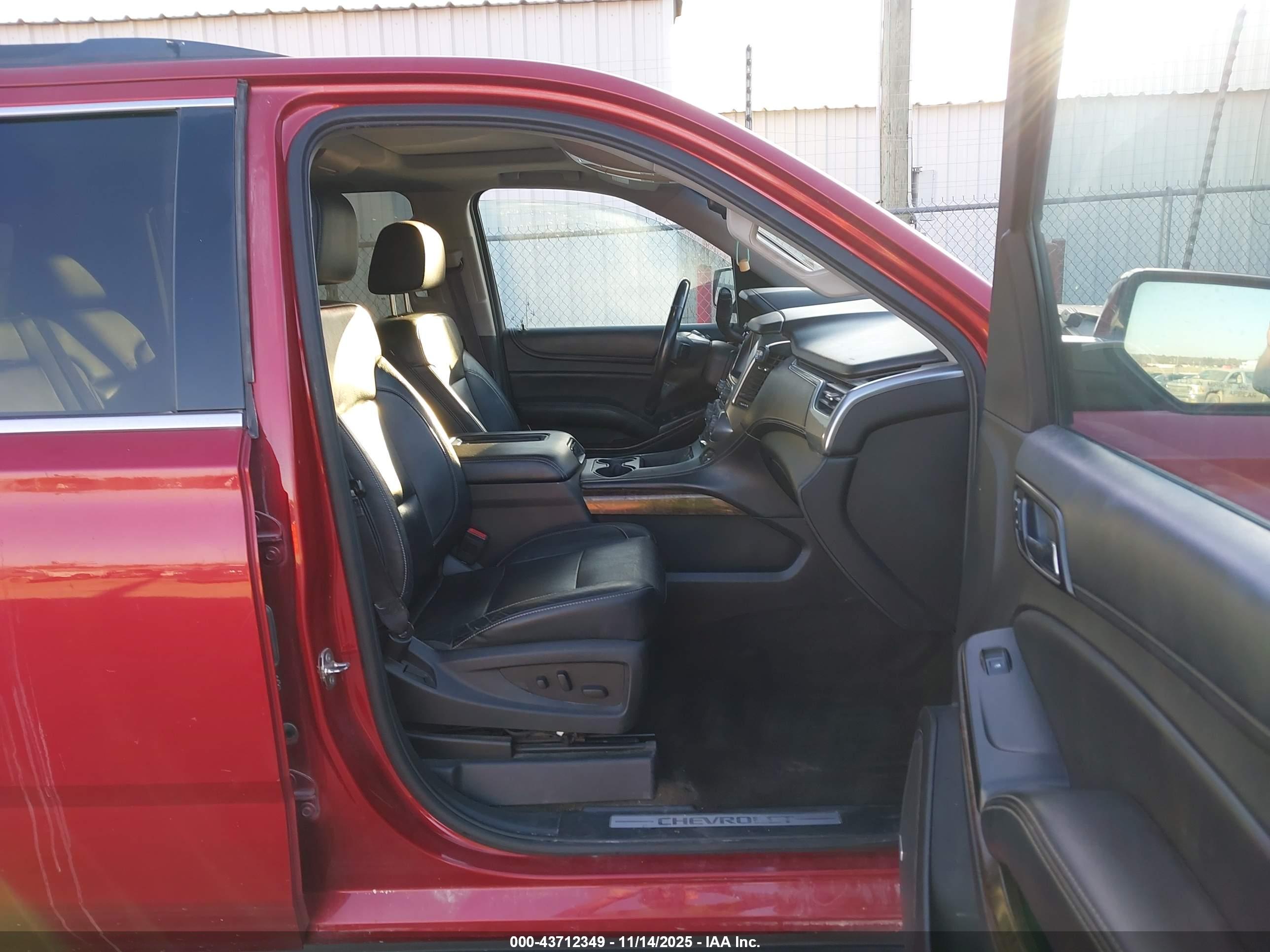 CHEVROLET SUBURBAN image 5