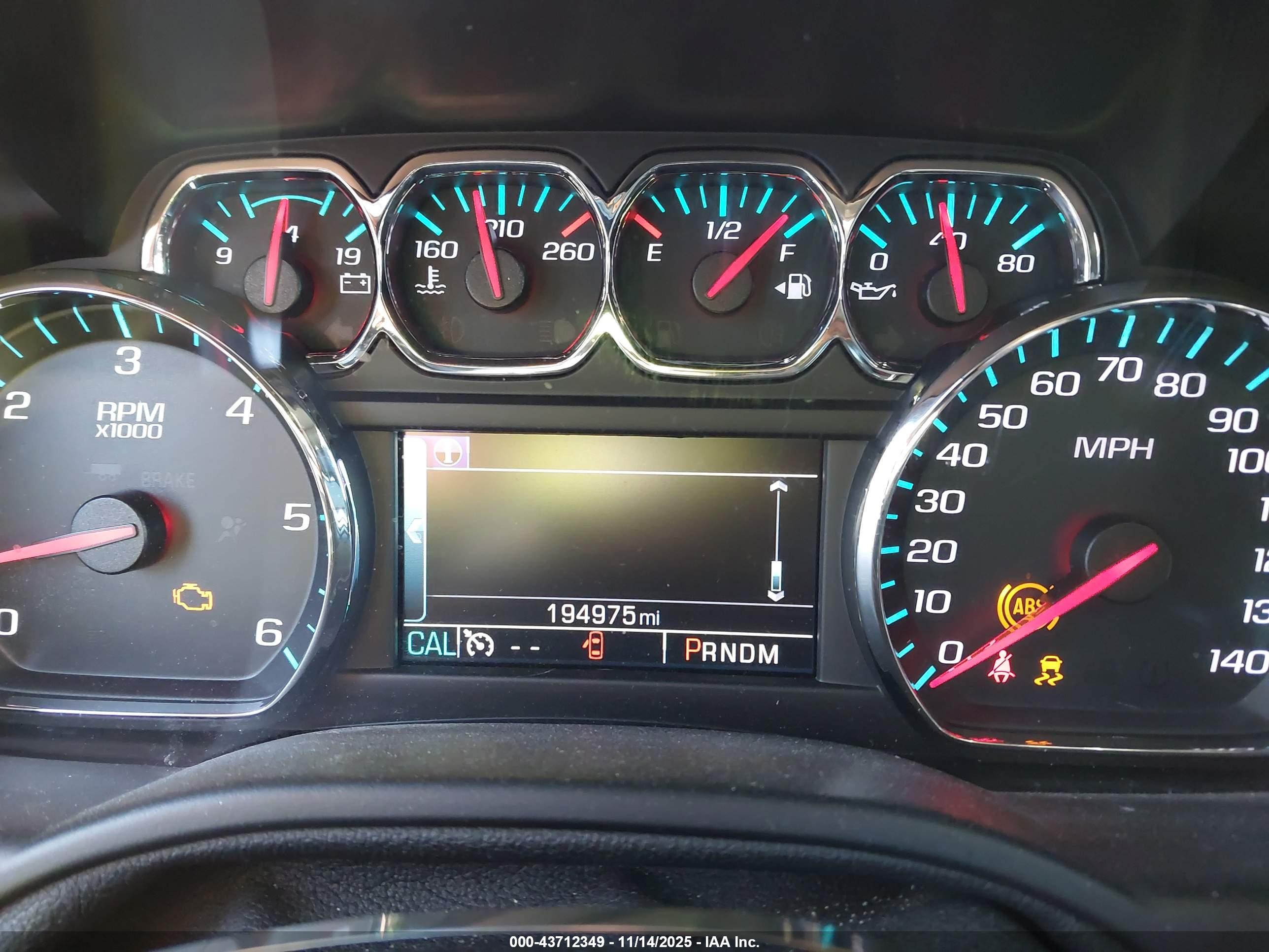 CHEVROLET SUBURBAN image 7