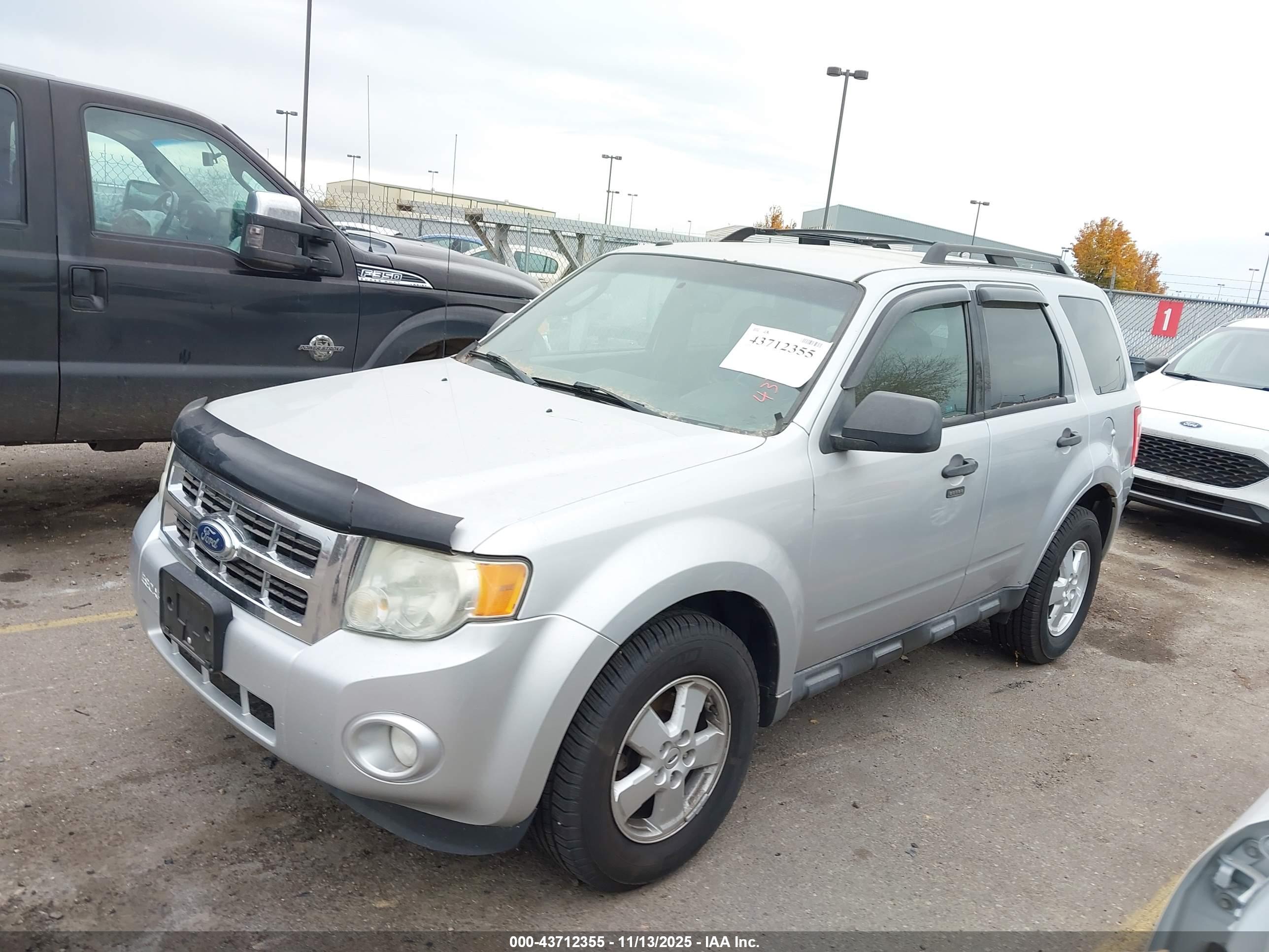 FORD ESCAPE image 2
