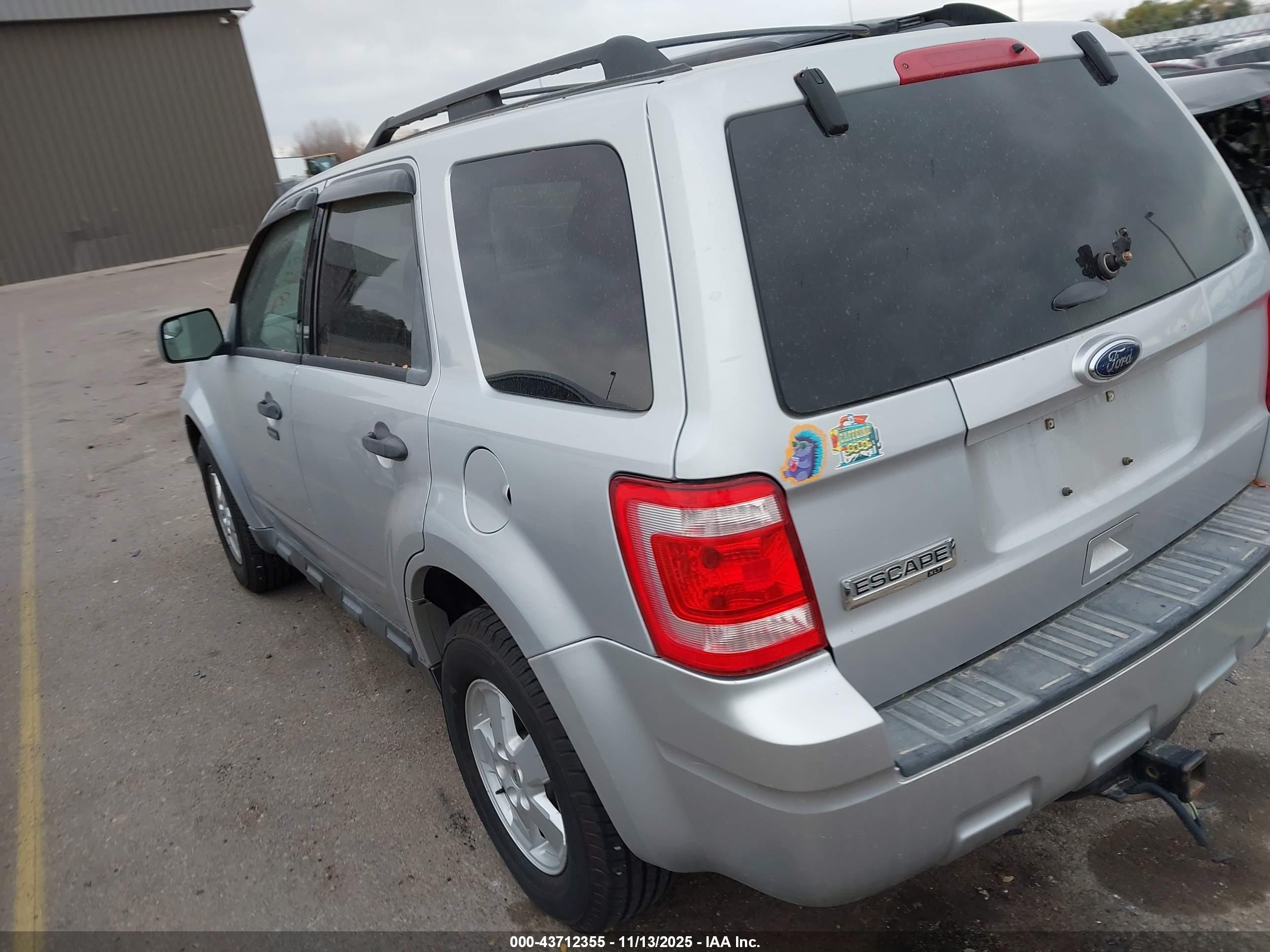 FORD ESCAPE image 3