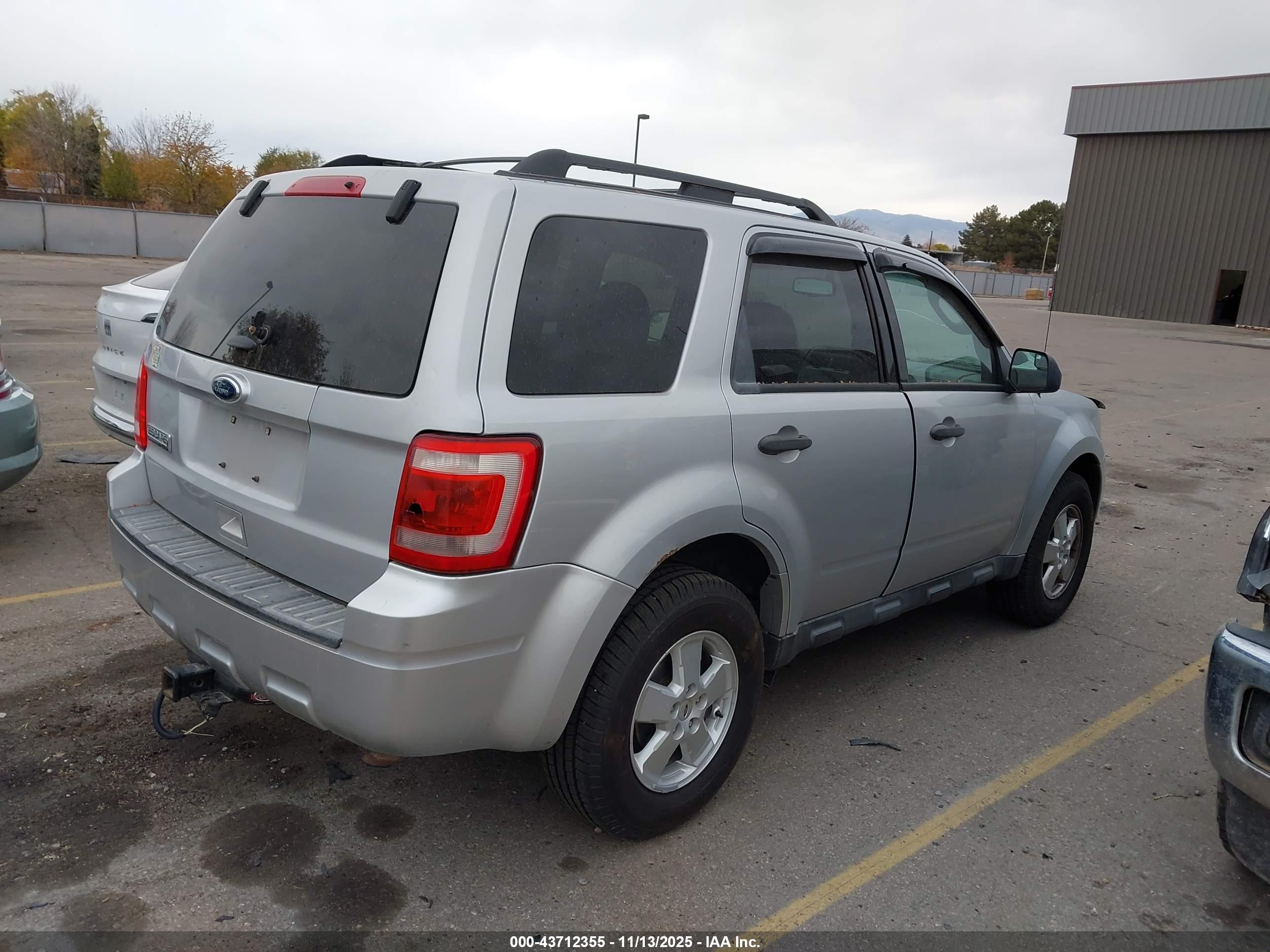 FORD ESCAPE image 4