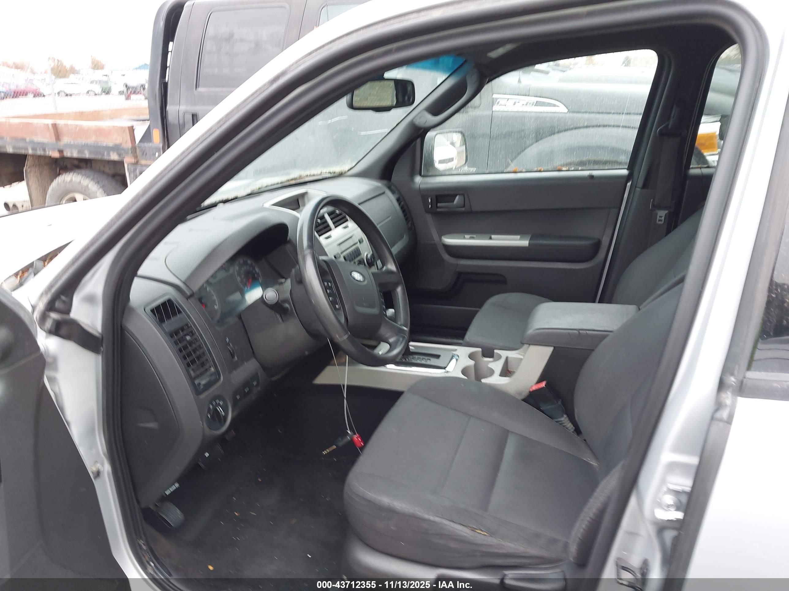 FORD ESCAPE image 5