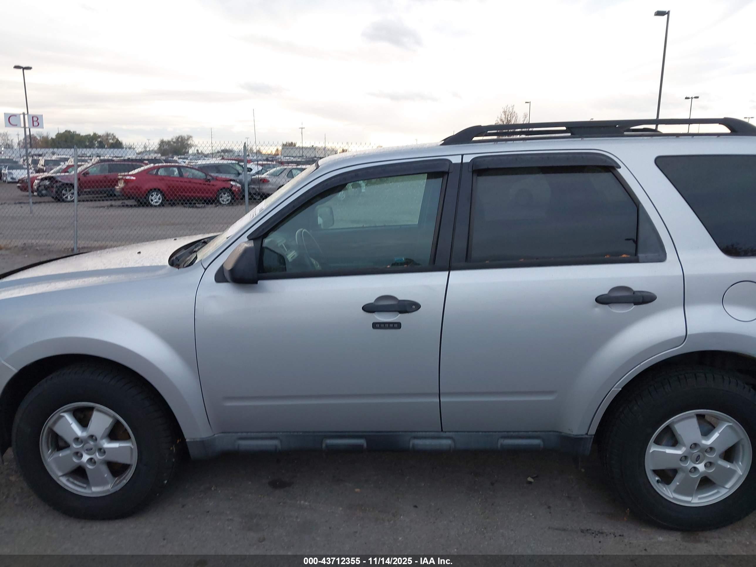 FORD ESCAPE image 6